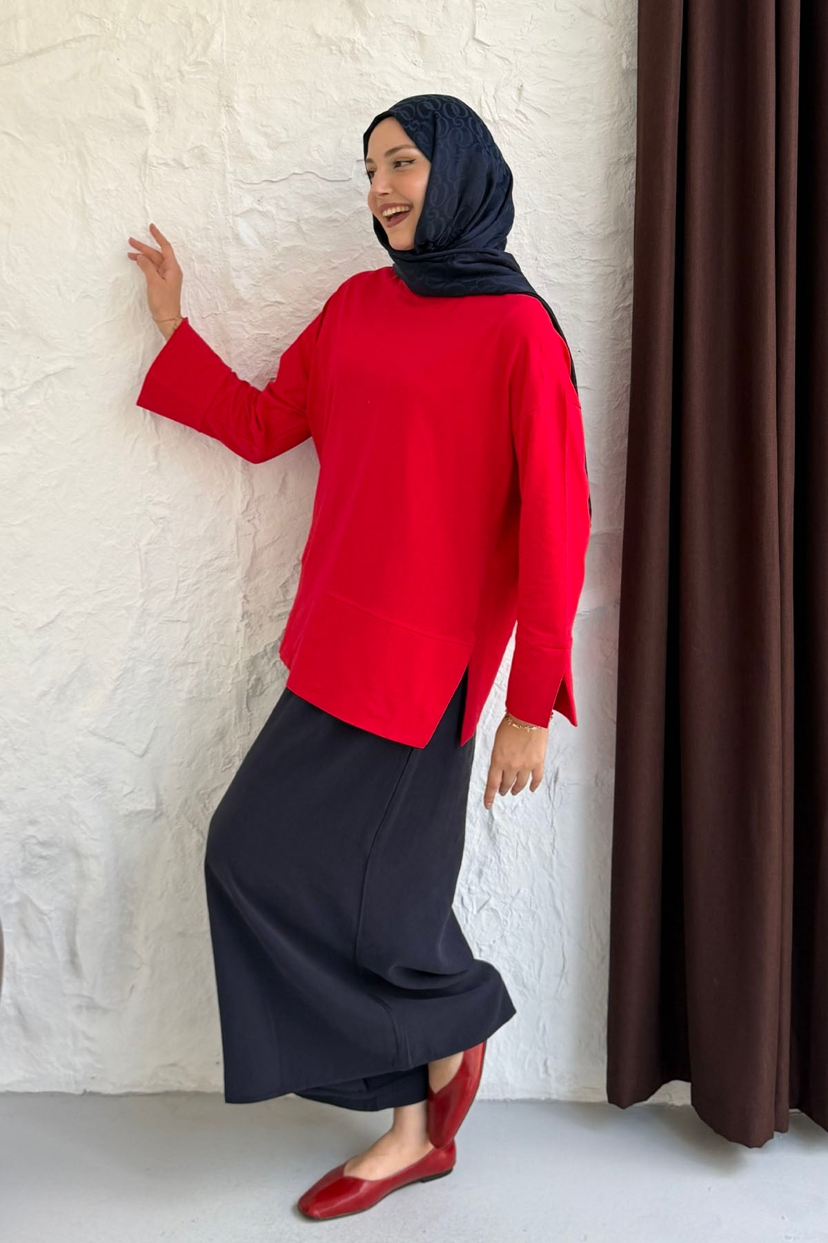 Oversize Yırtmaçlı Ribana Detaylı Sweatshirt-KIRMIZI