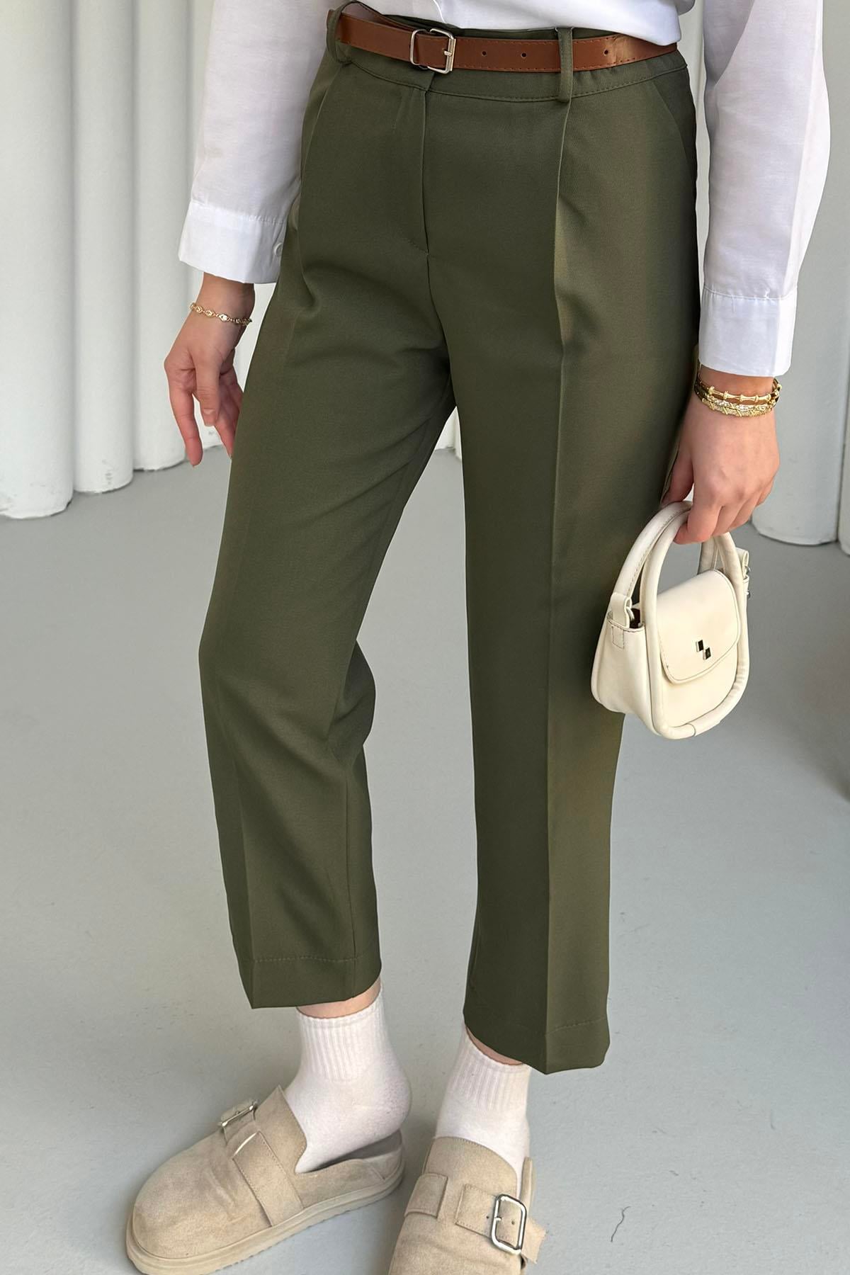 Paça Yırtmaçlı Kemer Detaylı Pantolon-HAKİ YEŞİL