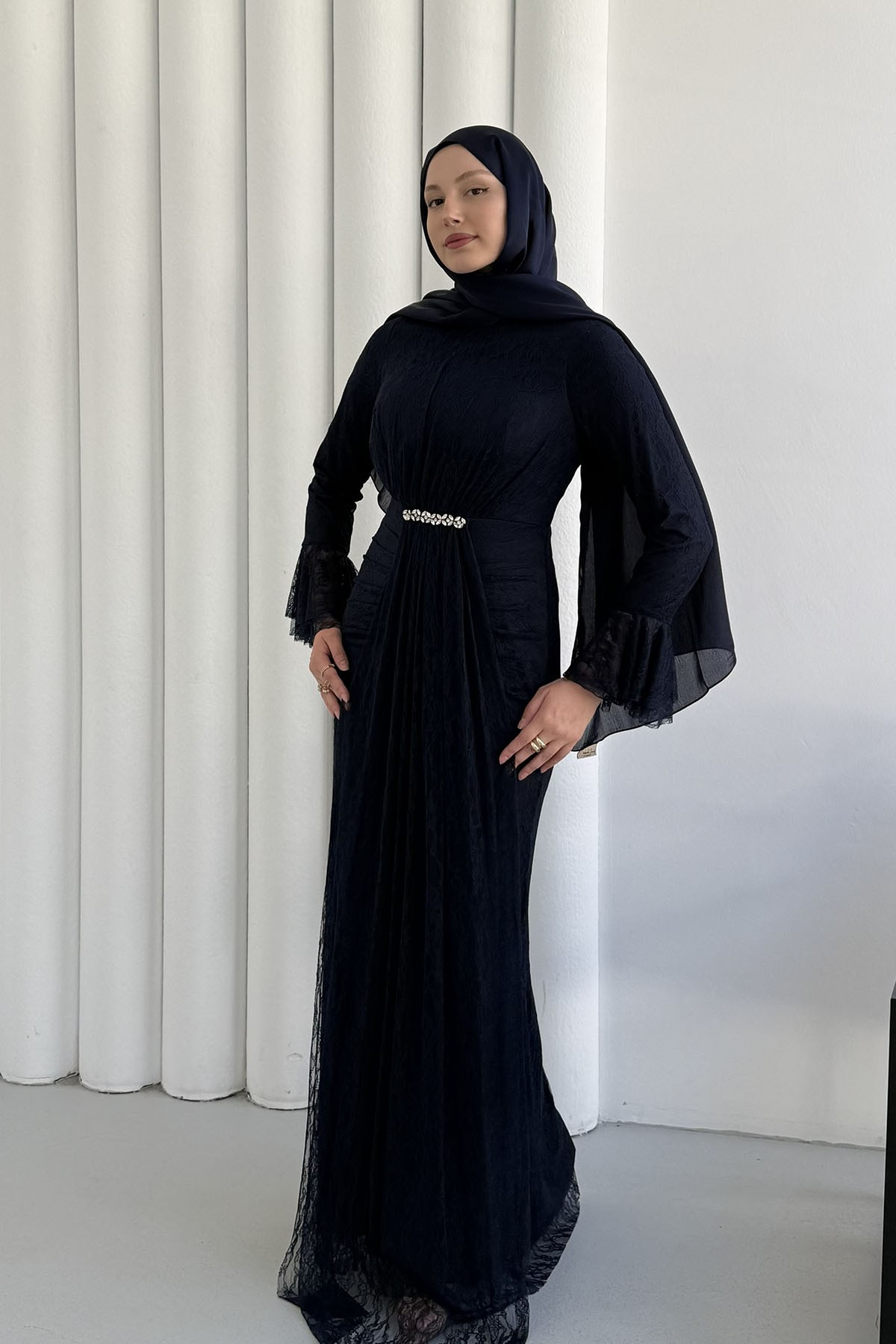 Perla Önü Taş İşlemeli Dantelli Volan Kol Tesettür Abiye-LACİVERT
