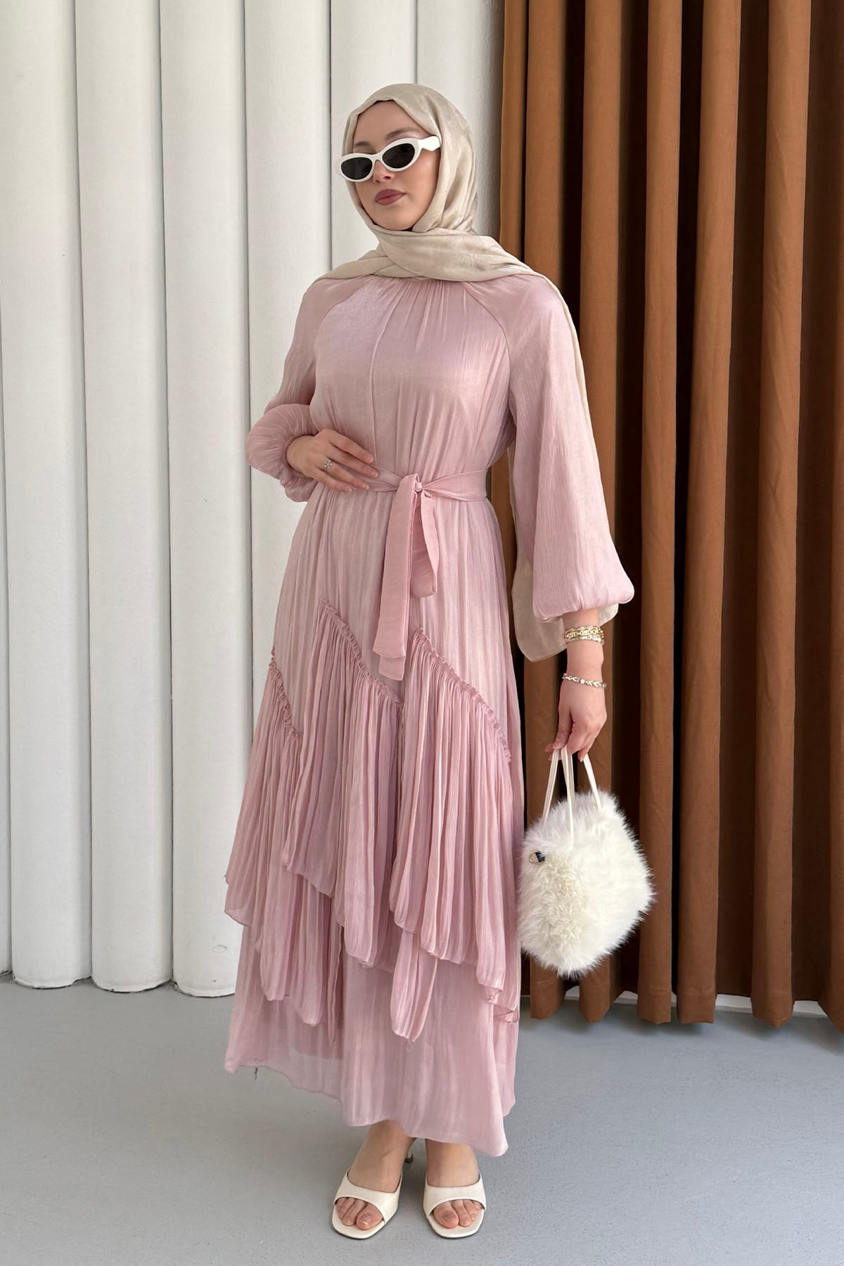 Pileli Volanlı Balon Kol Kemerli Şifon Tesettür Elbise-PEMBE