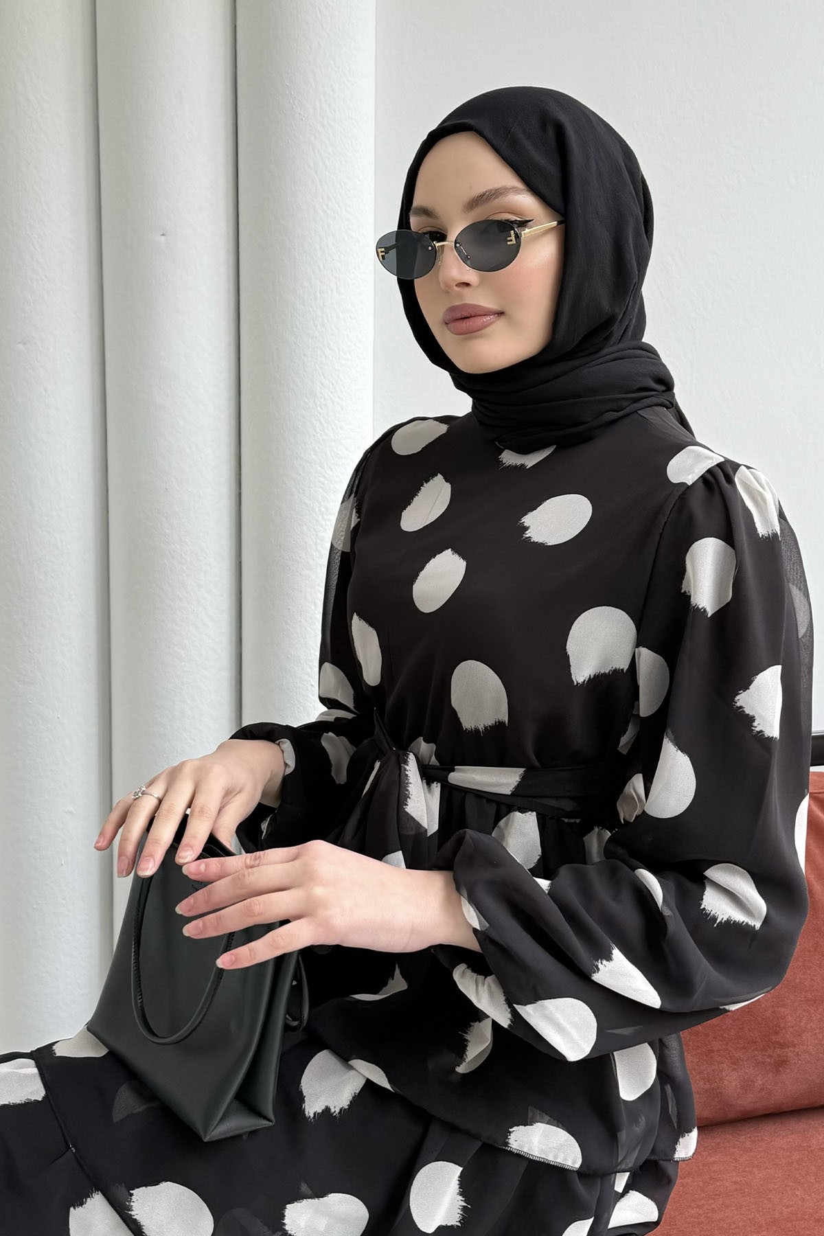 Puantiyeli Kat Katlı Şifon Tesettür Elbise-SİYAH