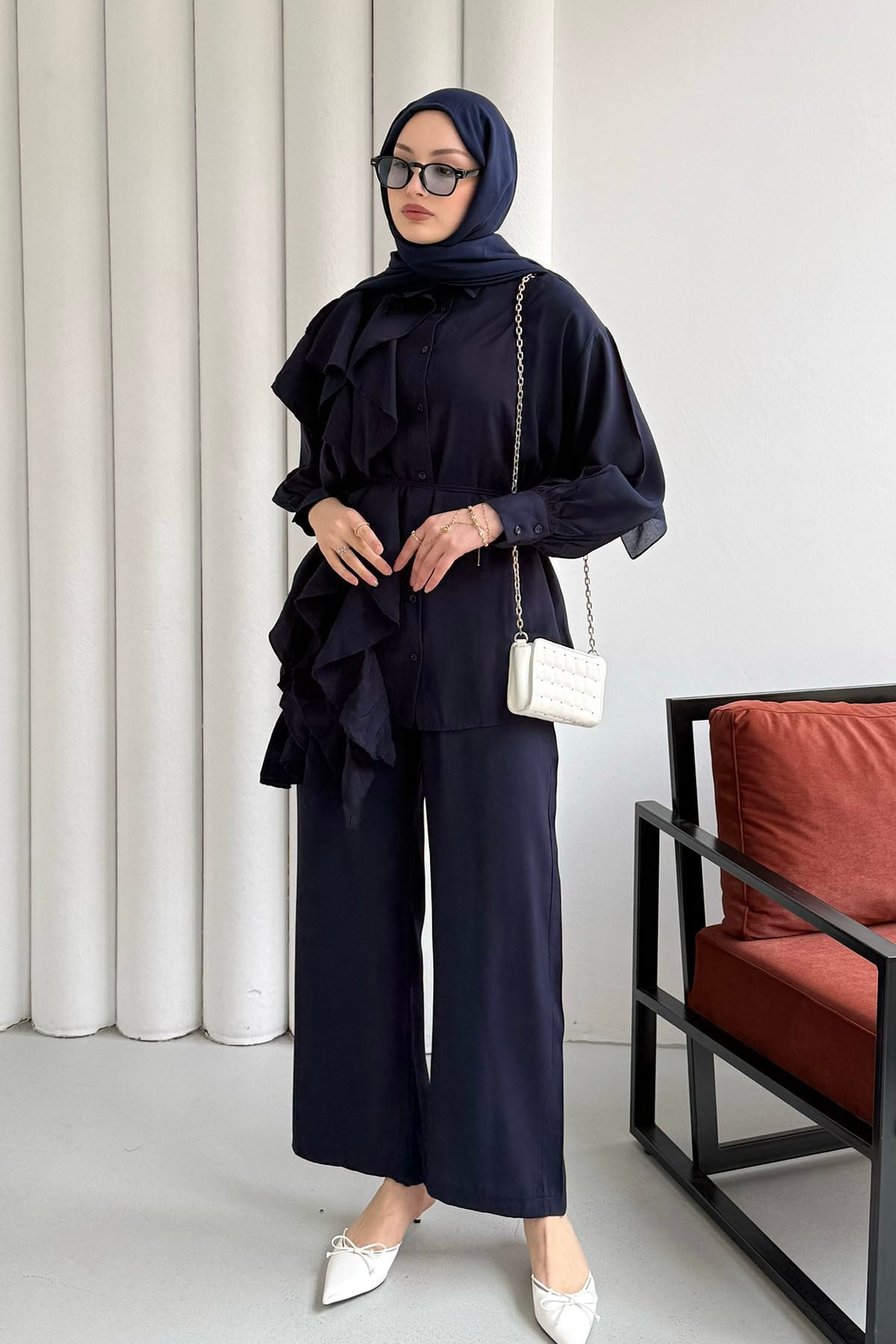Sağ Omuz Fırfırlı Pantolonlu Tesettür Takım-LACİVERT