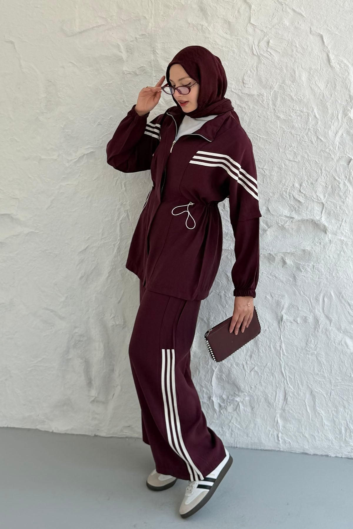 Şerit Detaylı Fermuarlı Pantolonlu Tesettür Takım-BORDO