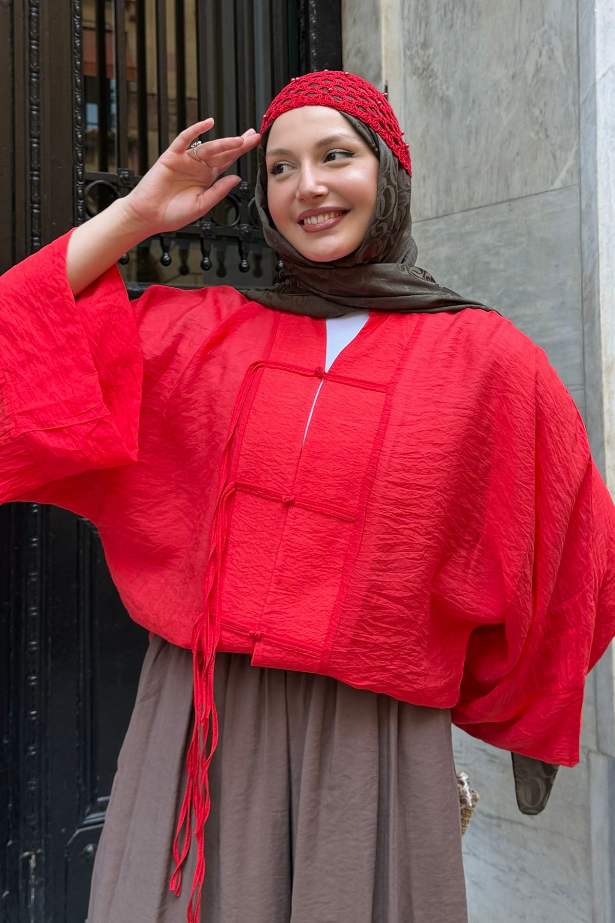 Süslü Düğmeli Dökümlü Modal Tül Kimono-KIRMIZI