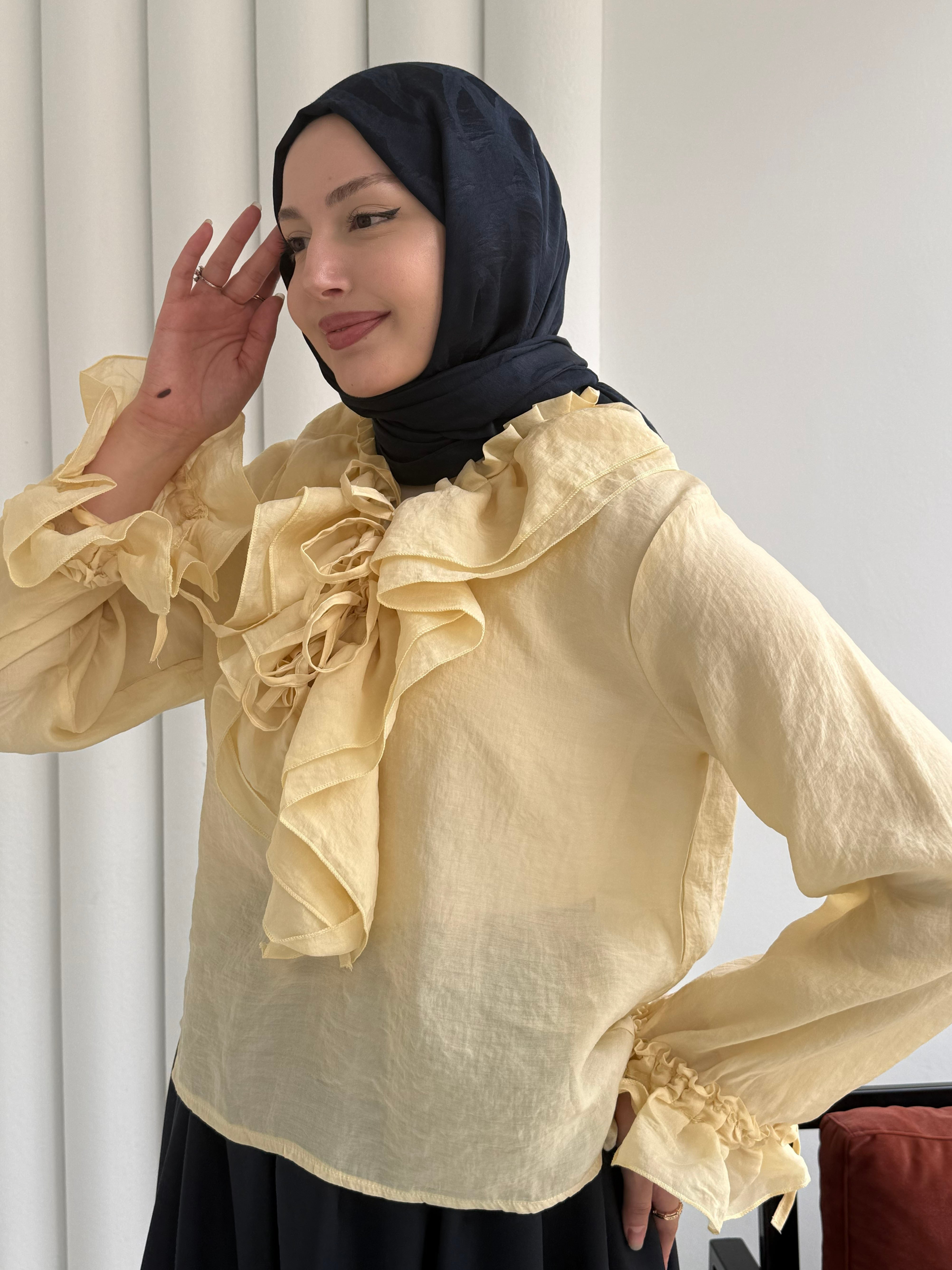 V Yaka Kol Ve Yaka Fırfır Detay Gömlek-SARI