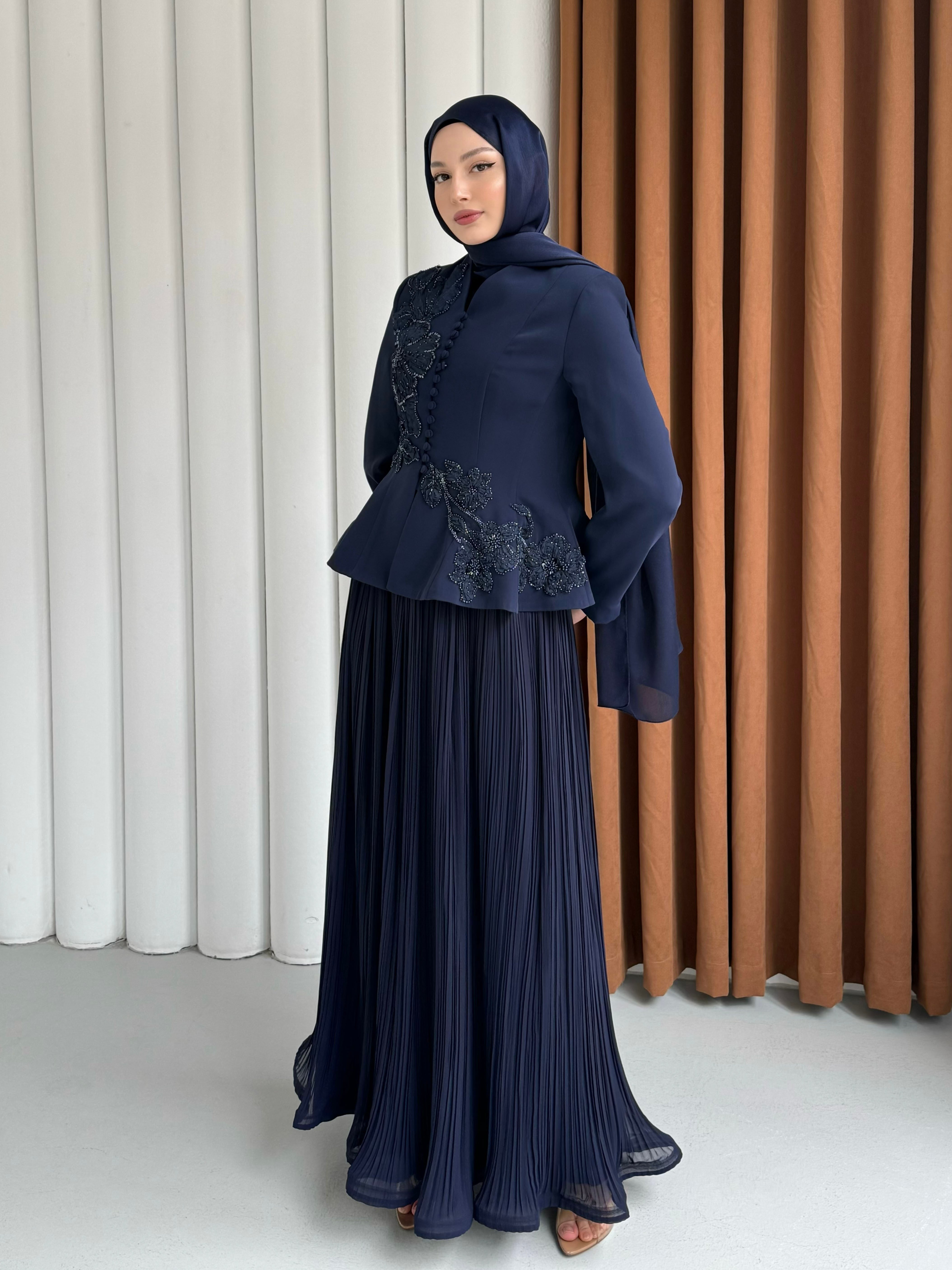 VELORA LUX Boncuk İşlemeli Ceketli Pileli Etek Tesettür Abiye Takım-LACİVERT