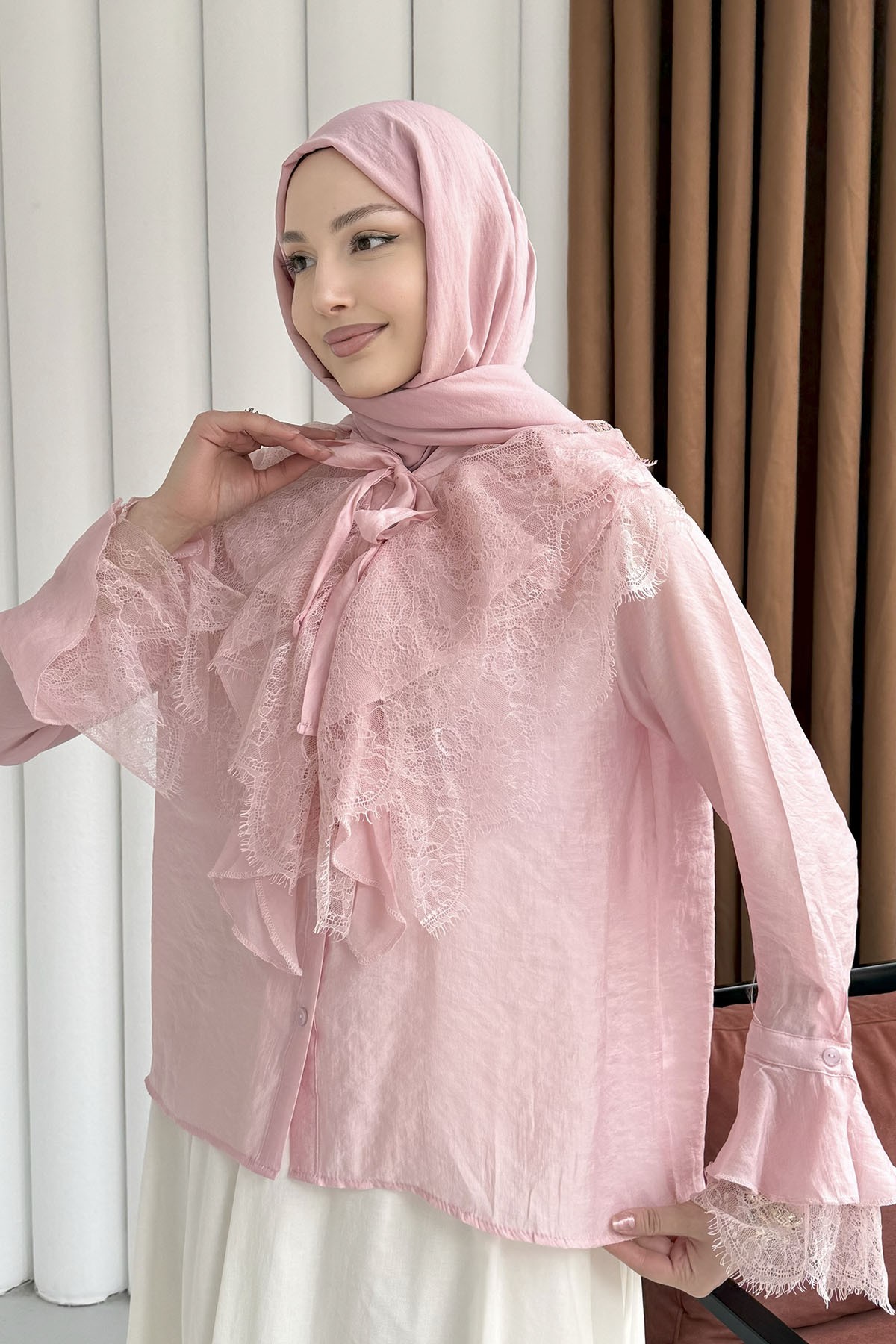 Yaka Ve Kol Dantel Fırfır Detay Gömlek-PEMBE