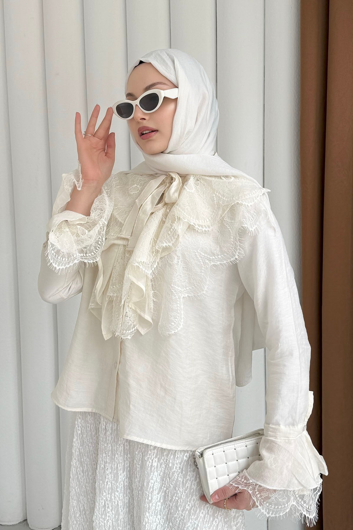 Yaka Ve Kol Dantel Fırfır Detay Gömlek-EKRU