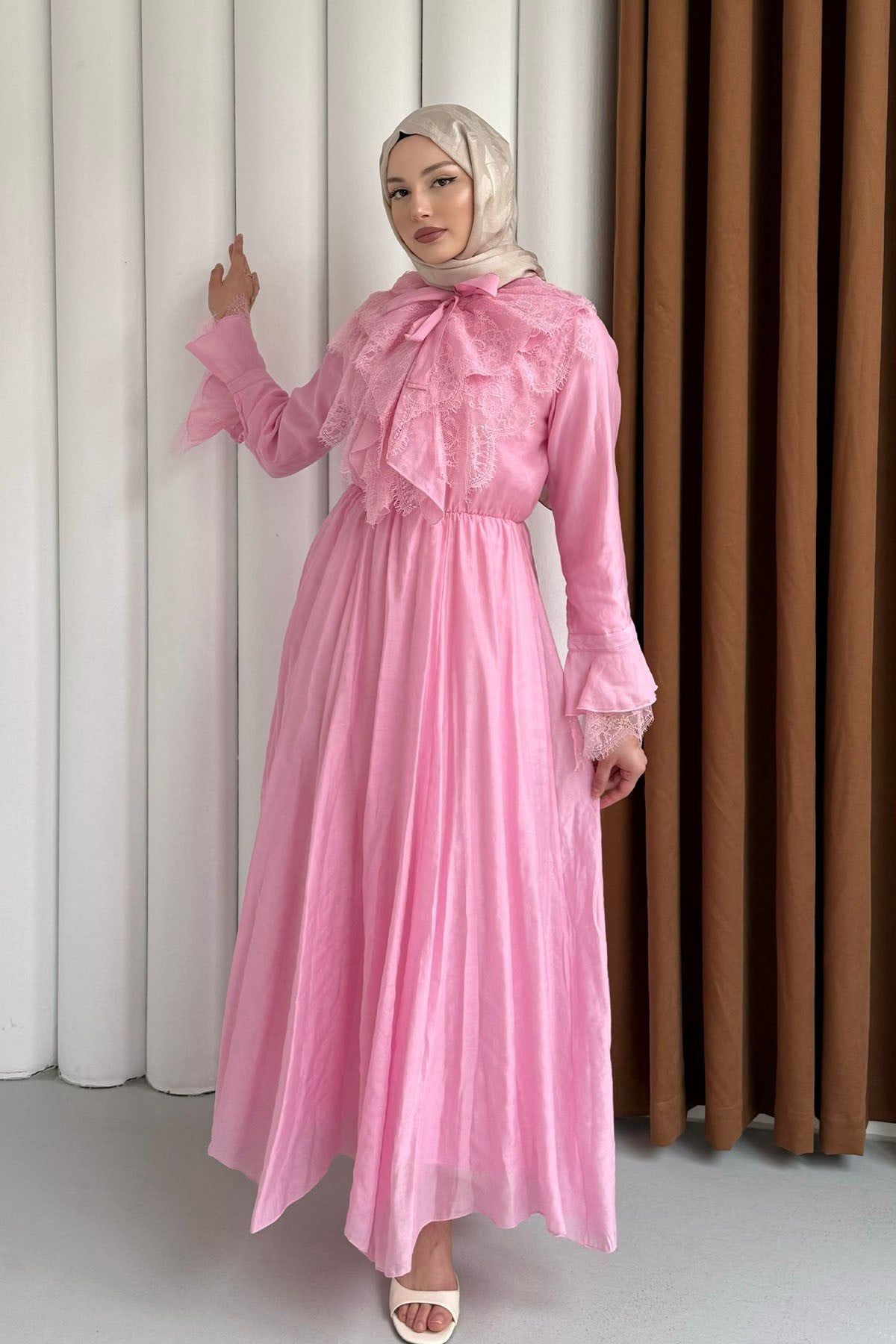 Yaka Ve Kol Dantel Fırfır Detay Tesettür Elbise-PEMBE