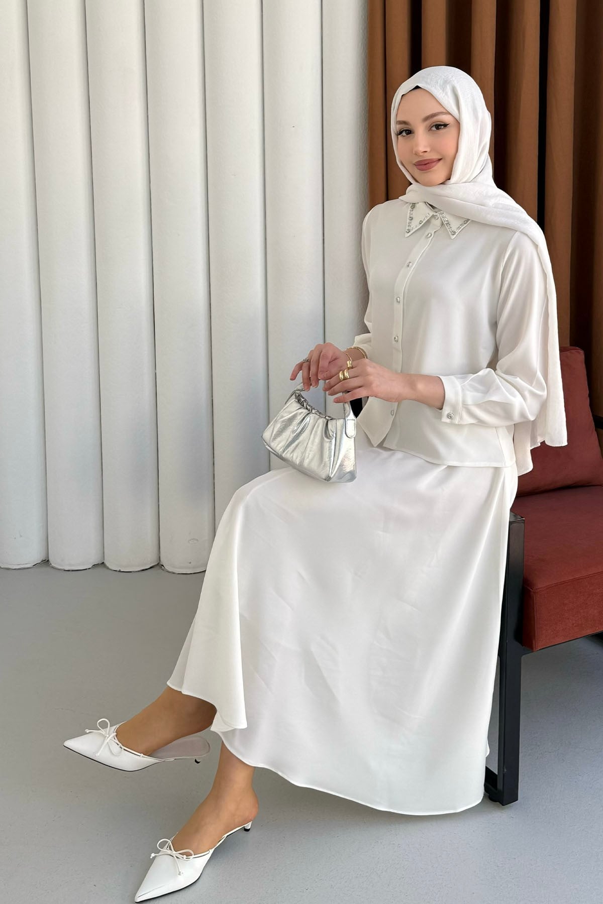 Yakası Taş İşlemeli Etekli Tesettür Takım-BEYAZ