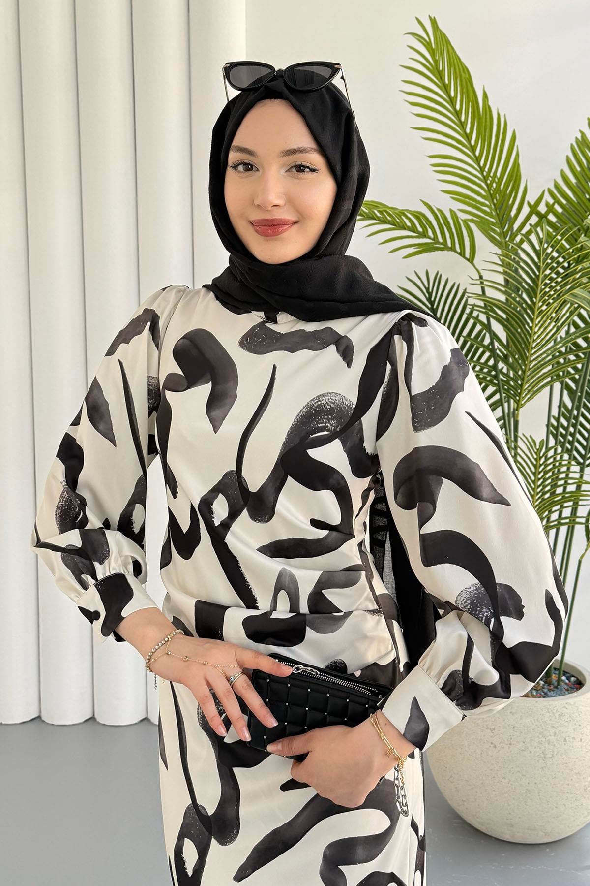 Yandan Büzgülü Batik Desen Tesettür Elbise-SİYAH