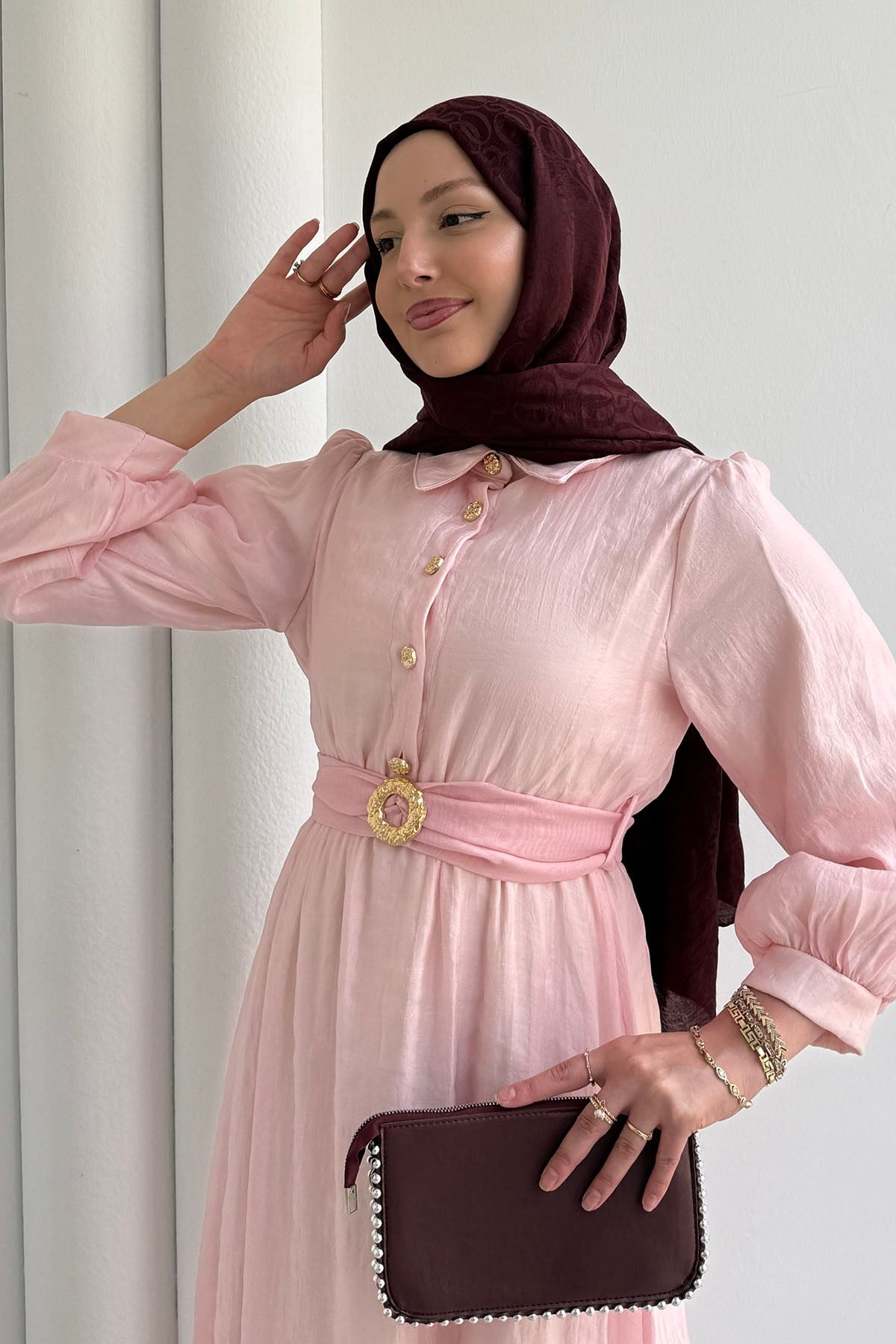 Yarım Gold Düğmeli Kuşaklı Tesettür Elbise-PEMBE