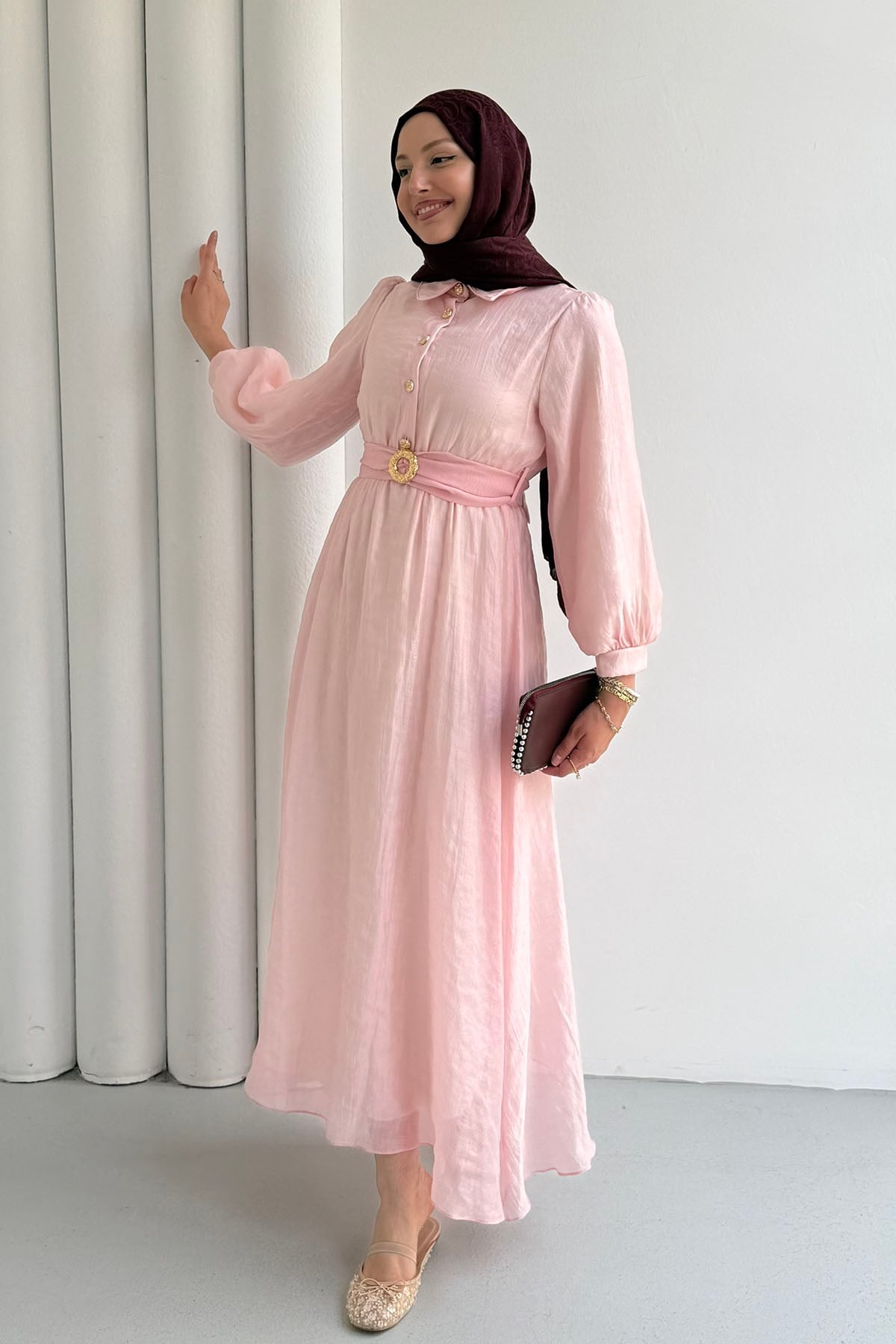 Yarım Gold Düğmeli Kuşaklı Tesettür Elbise-PEMBE