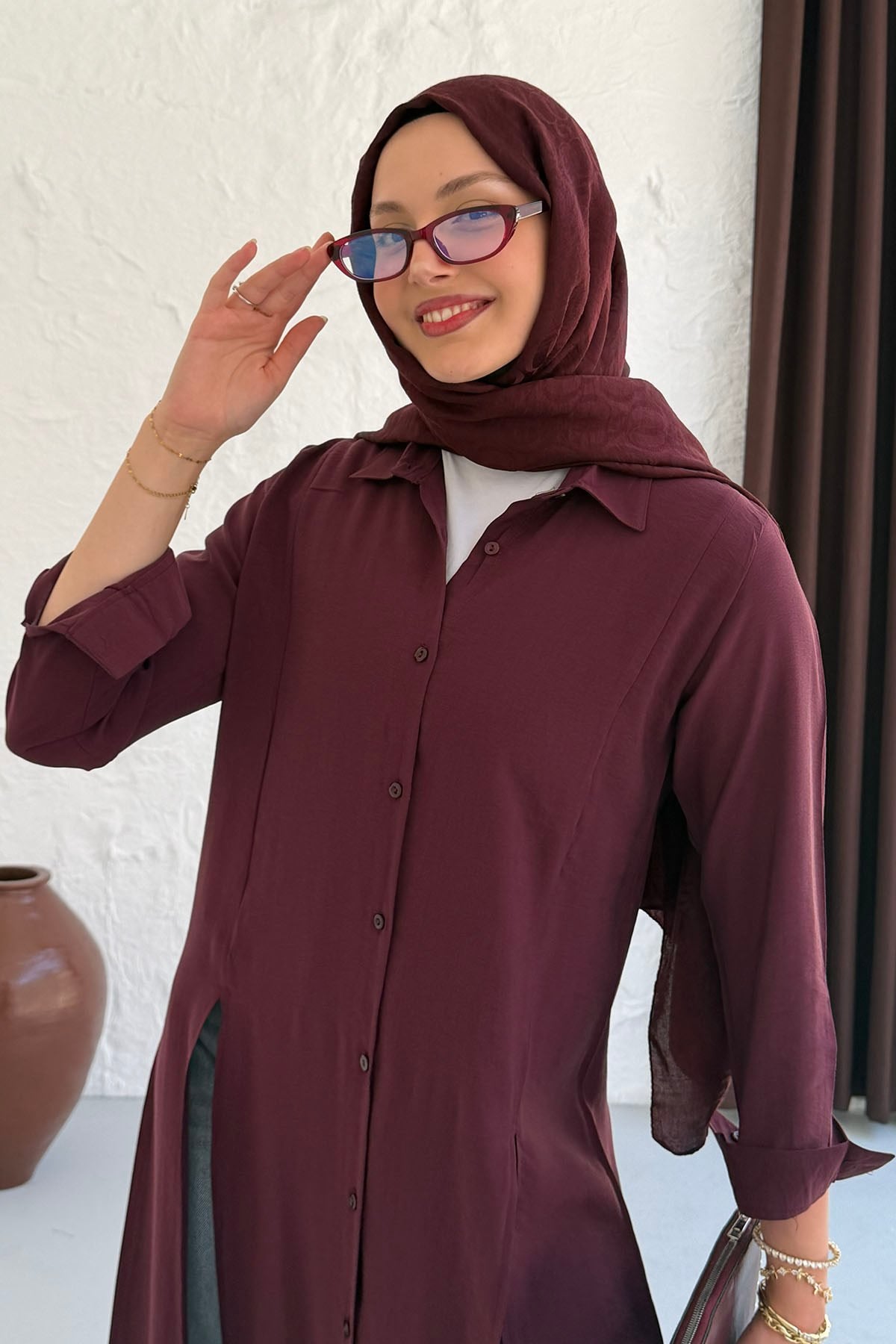 Yırtmaç Detaylı Boydan Düğmeli Tasarım Tunik-BORDO