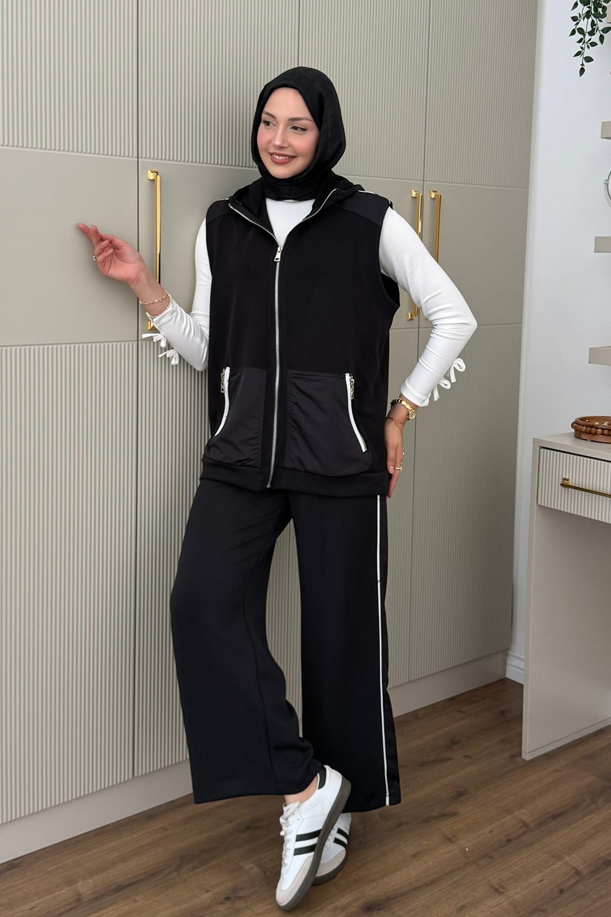 ZR Oysho Spor Şerit Detaylı Kapüşonlu Fermuarlı Tesettür Takım-SİYAH