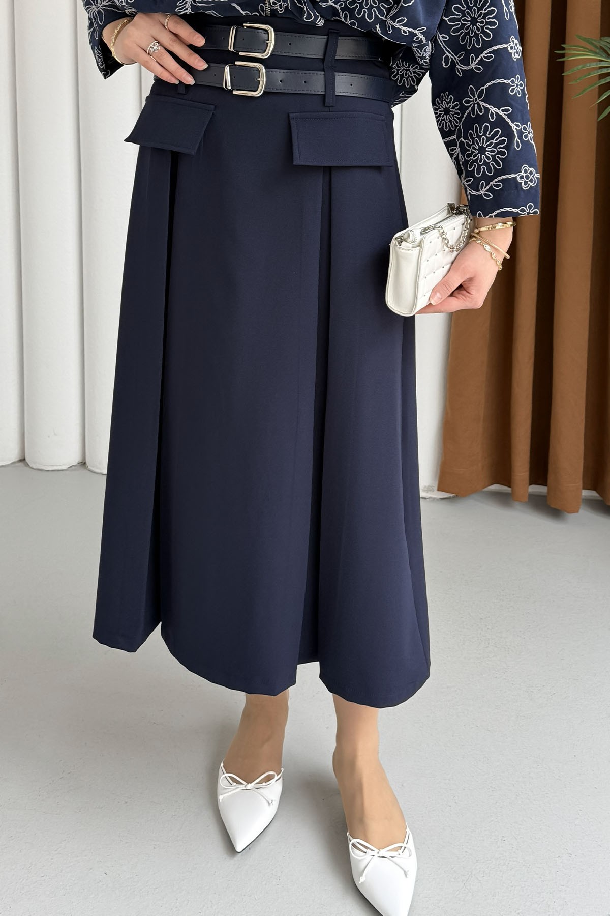 A Kesim Çift Yan Pileli Cep Kapaklı Kemer Detaylı Etek-LACİVERT