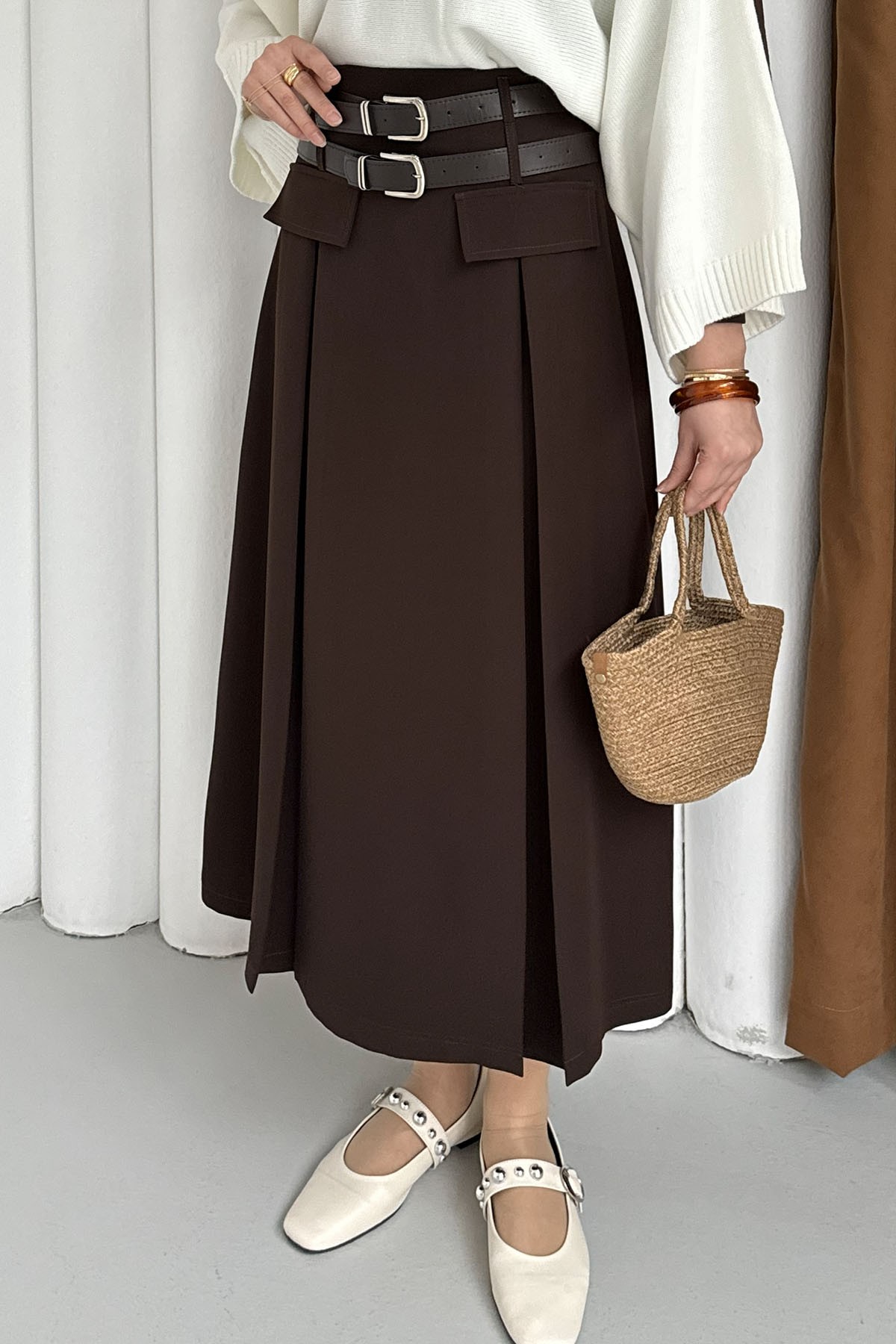 A Kesim Çift Yan Pileli Cep Kapaklı Kemer Detaylı Etek-KAHVERENGİ