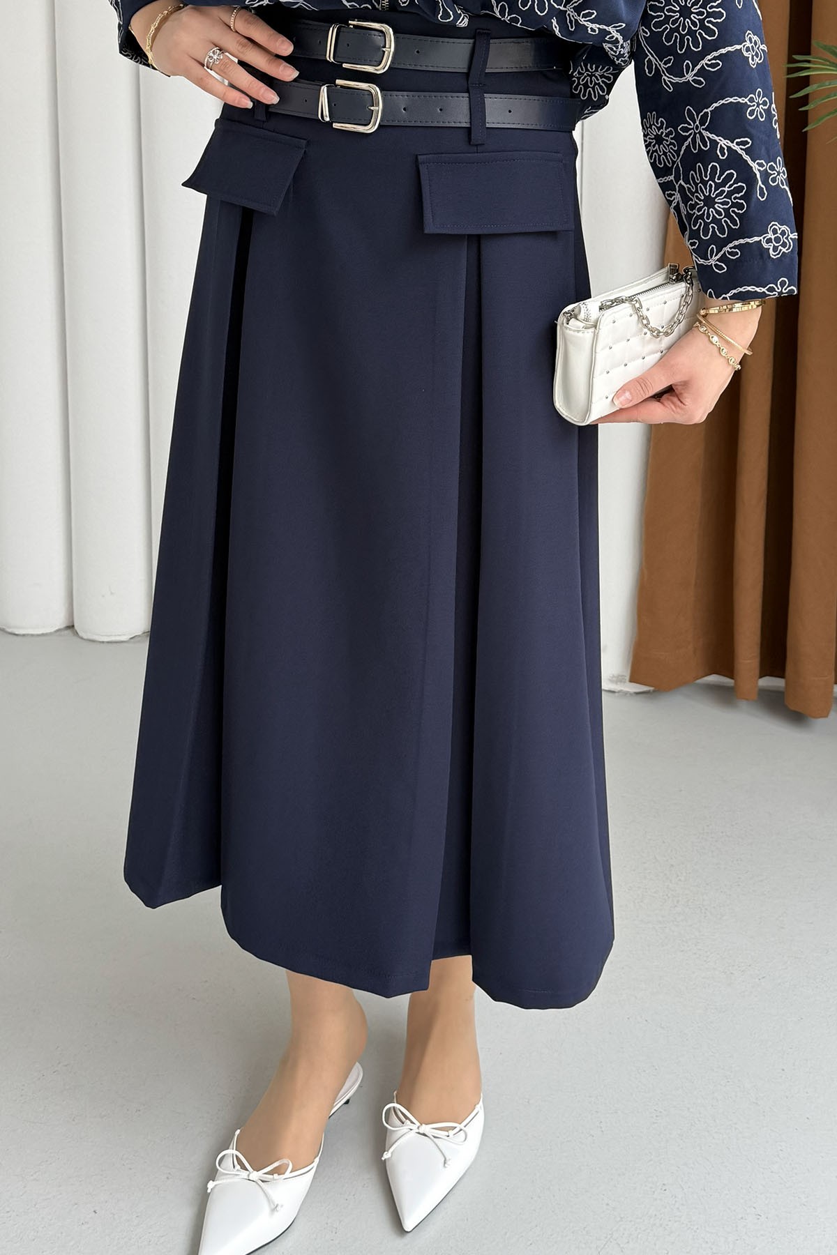 A Kesim Çift Yan Pileli Cep Kapaklı Kemer Detaylı Etek-LACİVERT