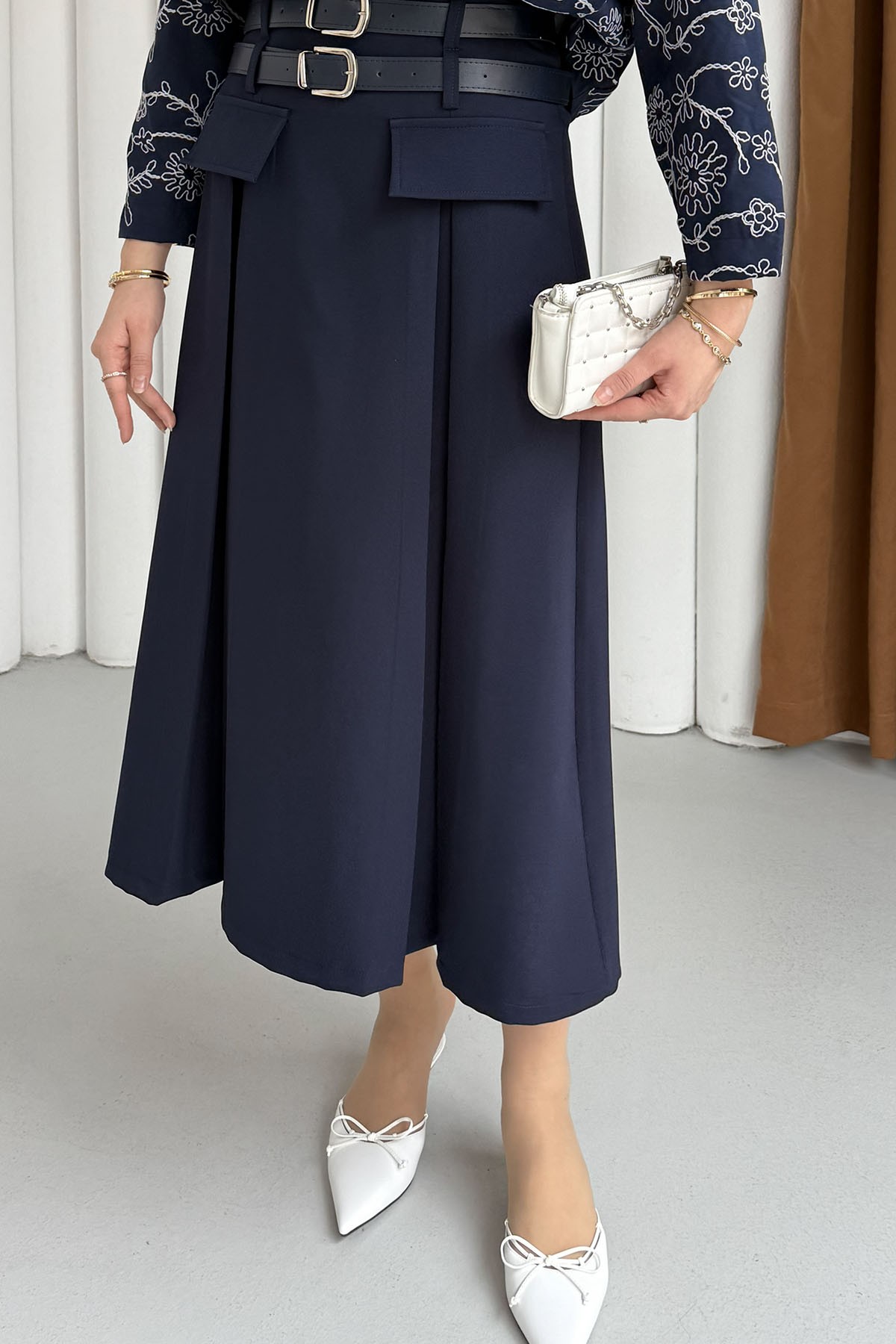 A Kesim Çift Yan Pileli Cep Kapaklı Kemer Detaylı Etek-LACİVERT