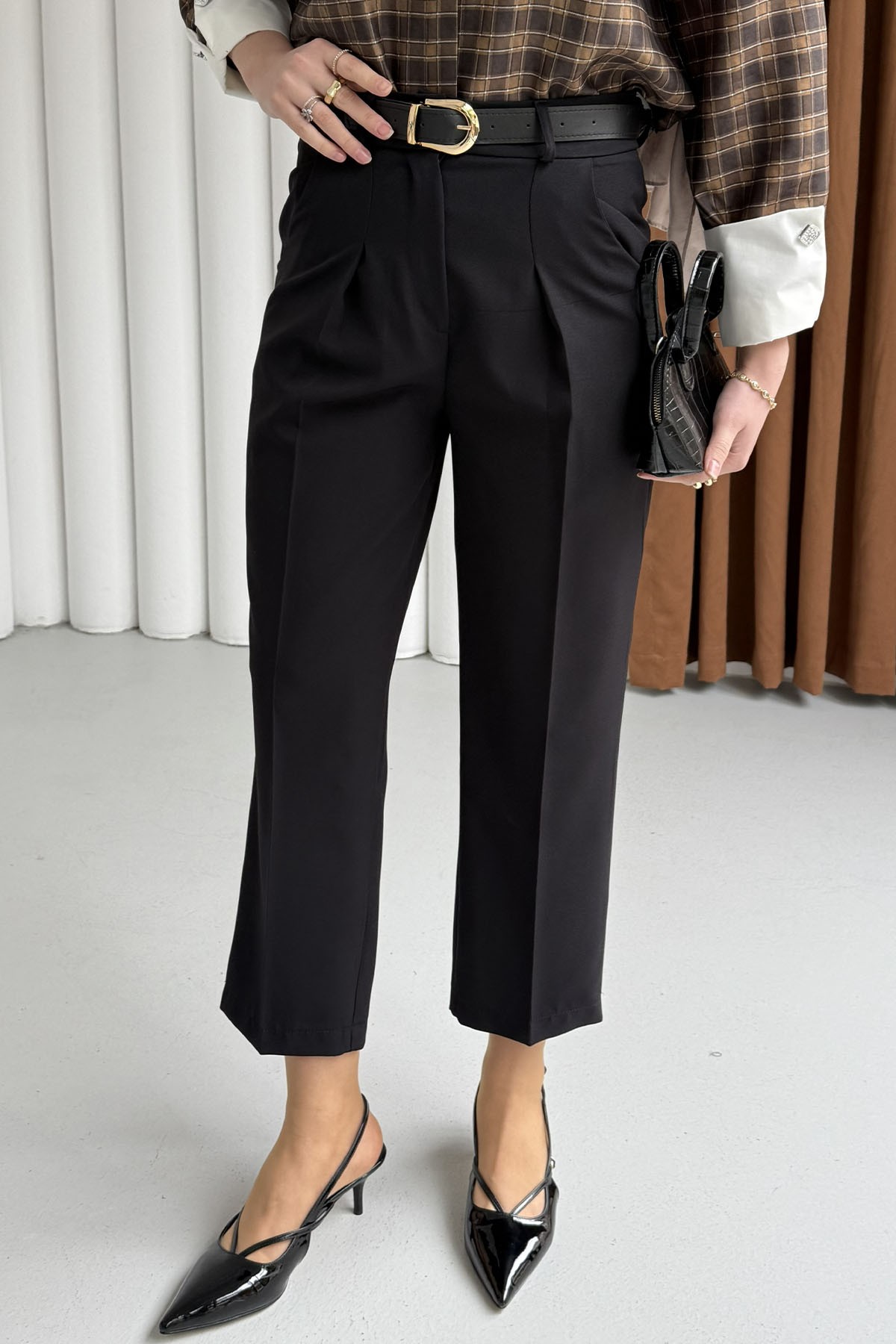 Arka Cep Kapaklı Kemerli Pantolon-SİYAH