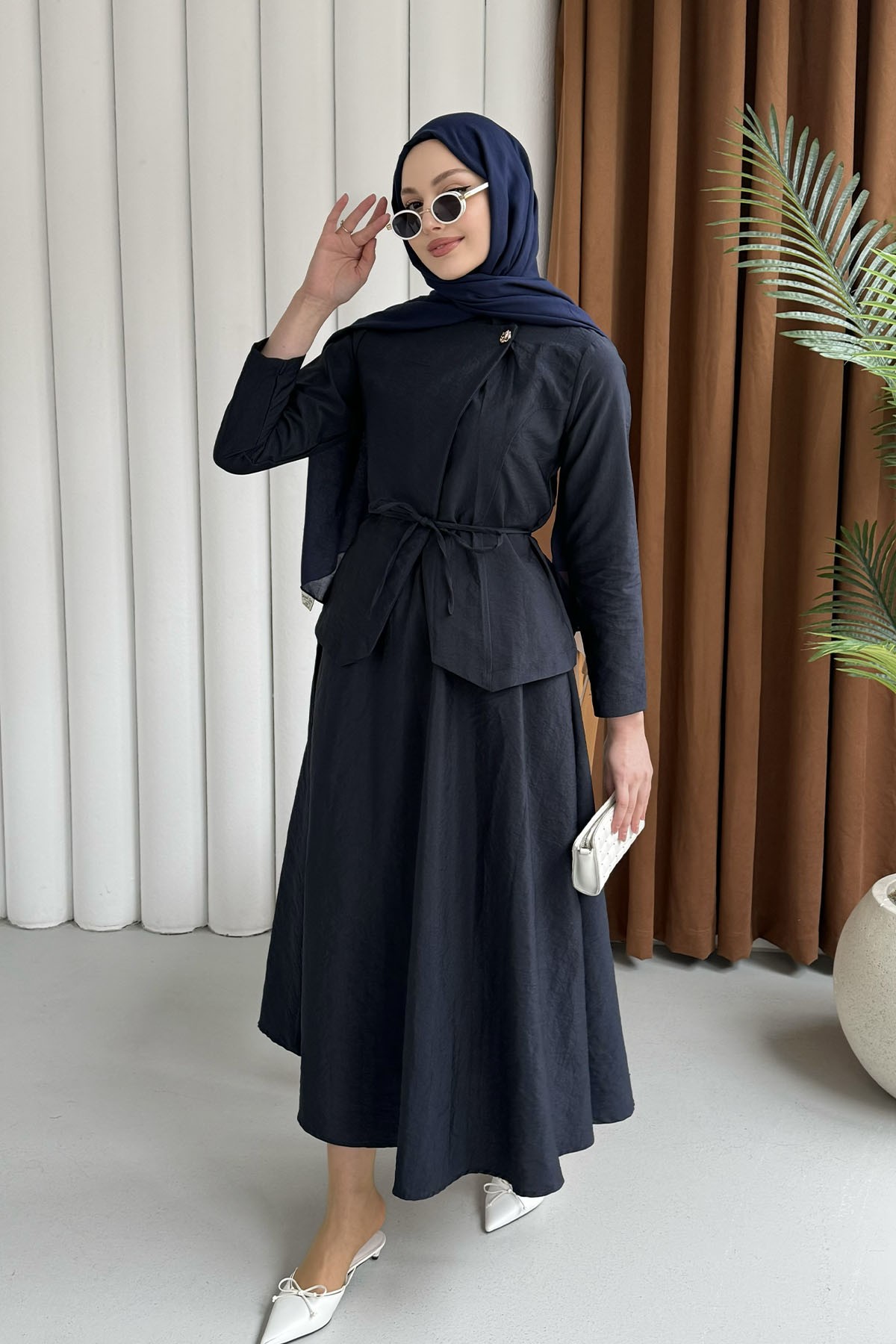 Asimetrik Kesim Gold Düğmeli Etekli Tesettür Takım-LACİVERT