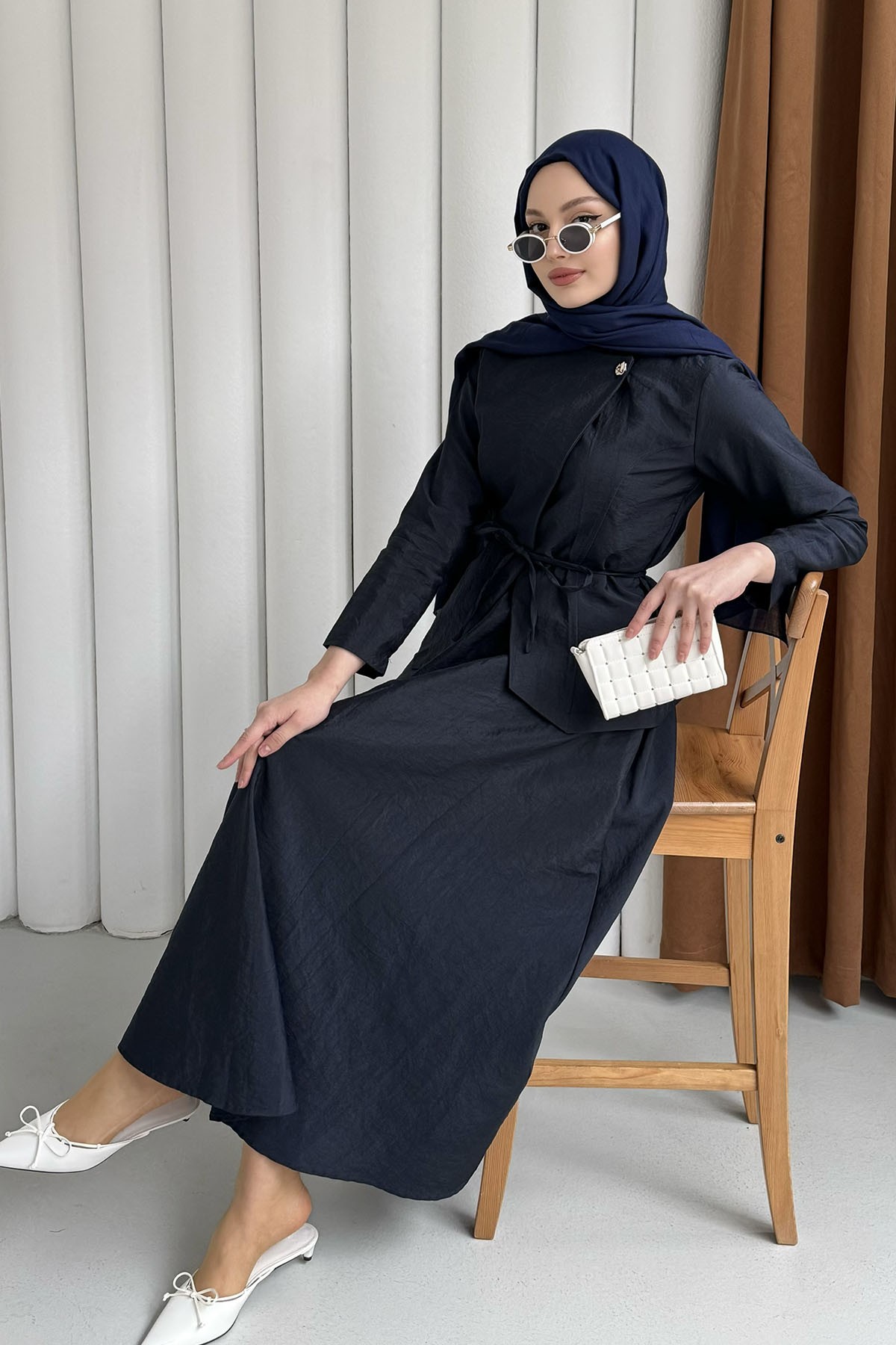 Asimetrik Kesim Gold Düğmeli Etekli Tesettür Takım-LACİVERT