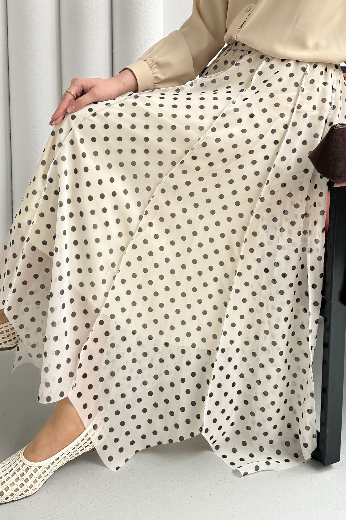 Asimetrik Kesim Puantiyeli Şifon Etek-EKRU