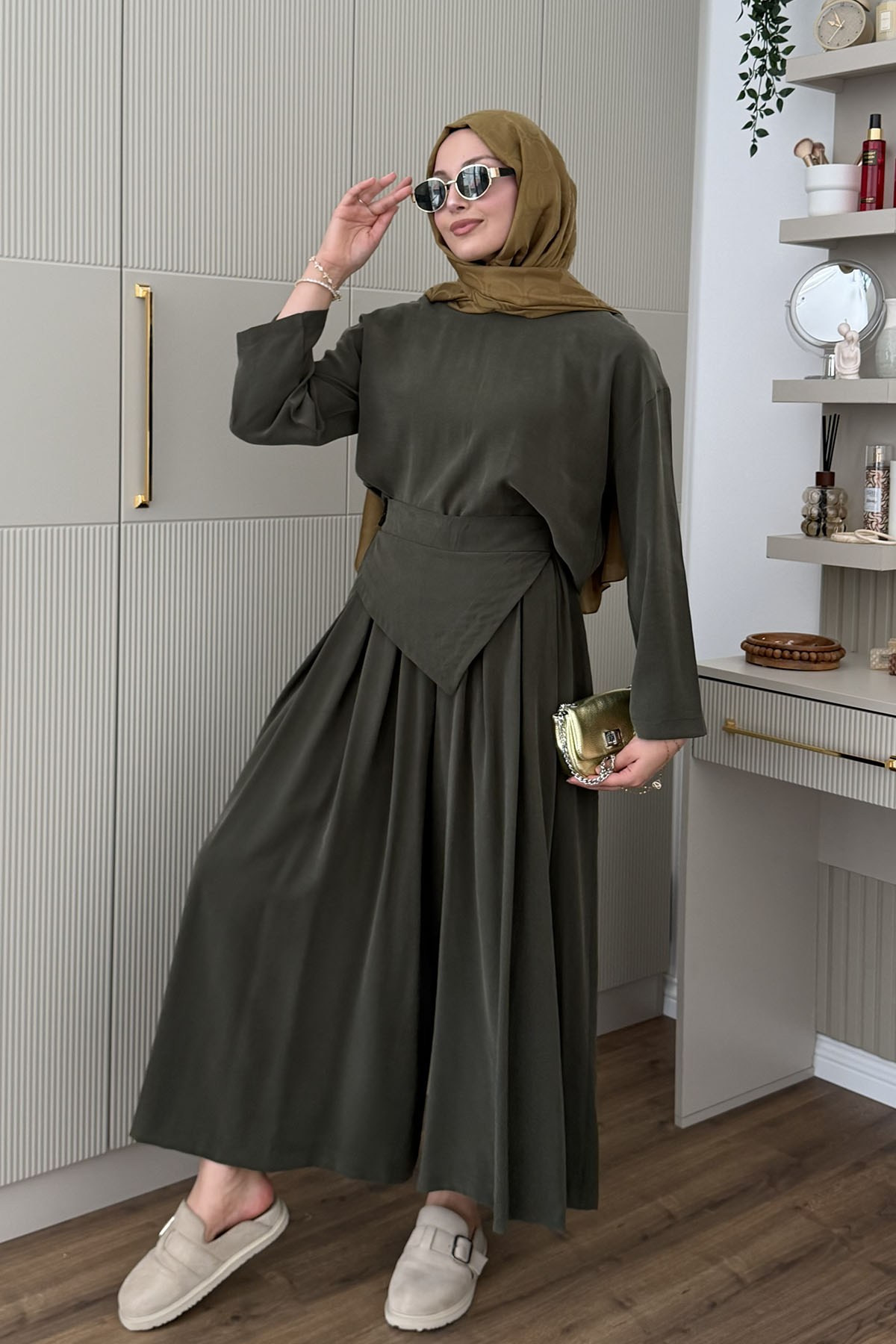 Asimetrik Kuşak Detaylı Tesettür Pantolon Takım-HAKİ YEŞİL
