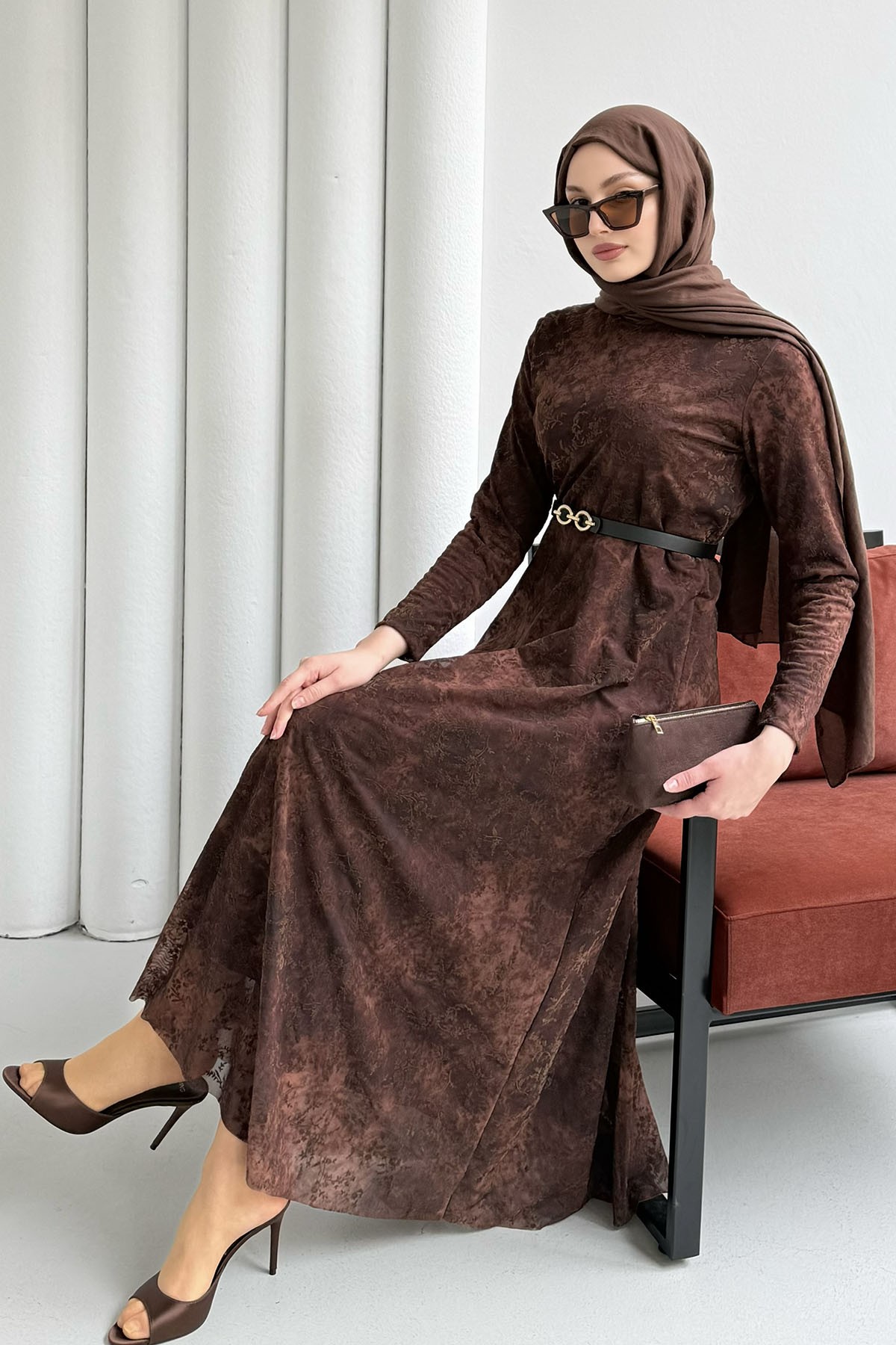 Astarlı Flok Baskılı Tesettür Elbise-KAHVERENGİ