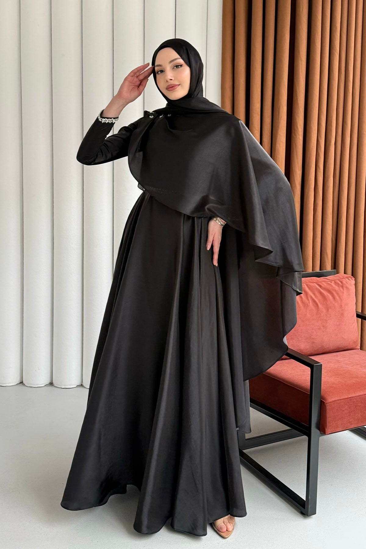Aura Fular Detaylı & Taşlı Jan Jan Tesettür Abiye-SİYAH