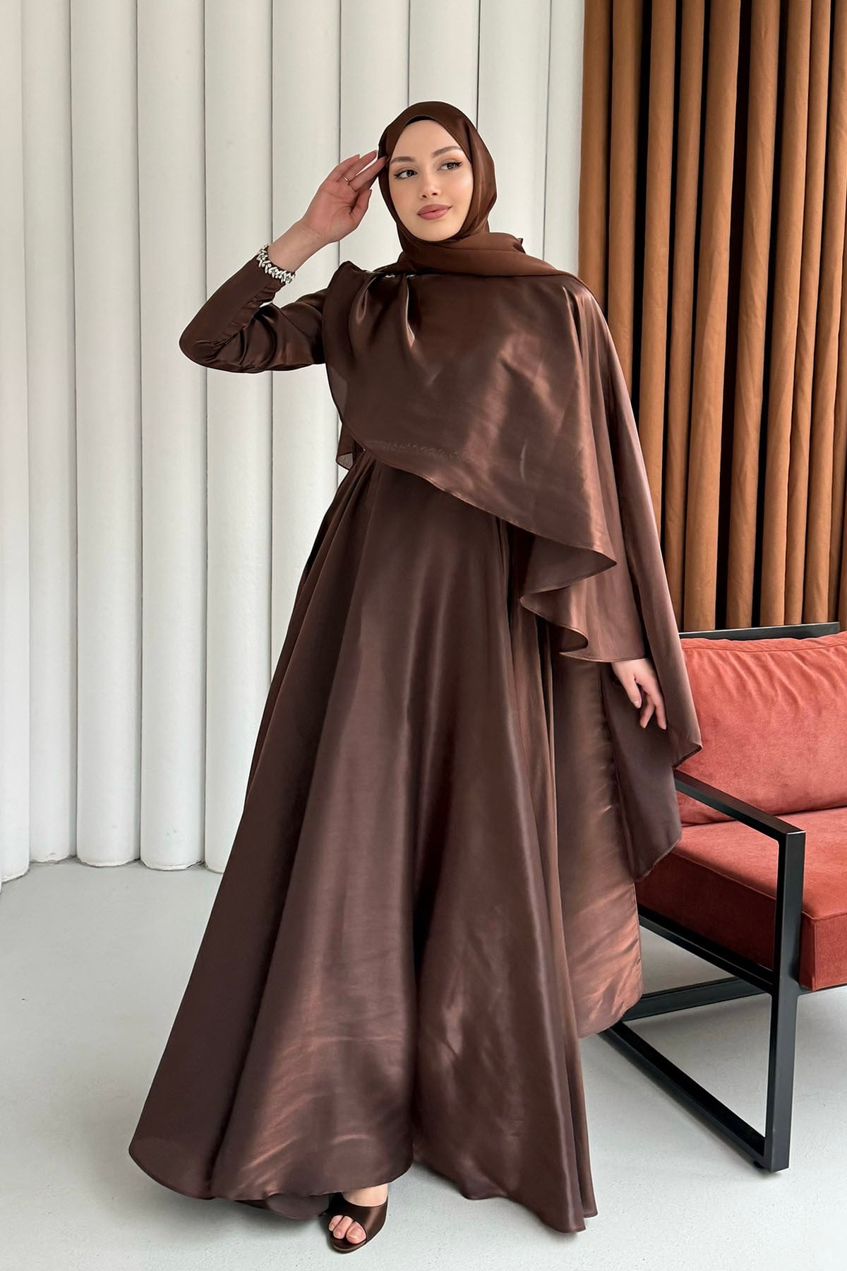 Aura Fular Detaylı & Taşlı Jan Jan Tesettür Abiye-KAHVERENGİ