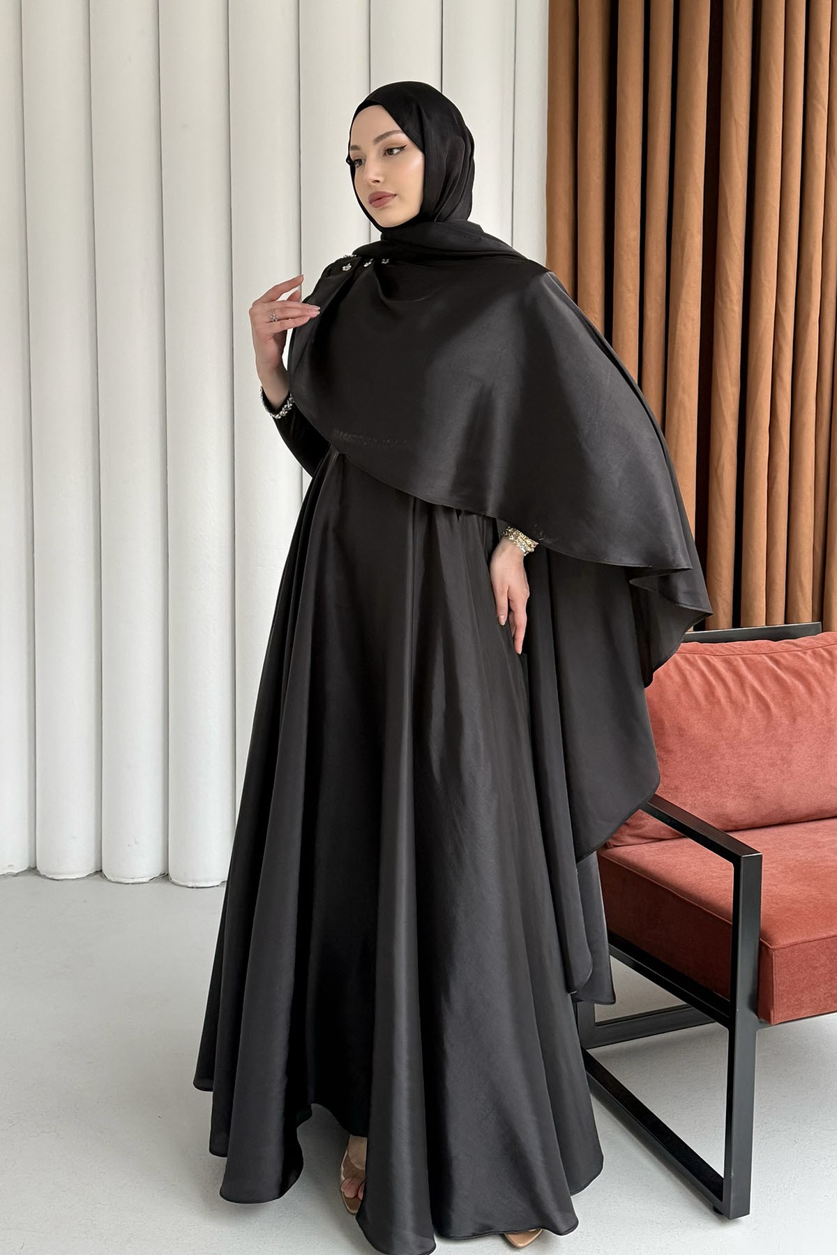 Aura Fular Detaylı & Taşlı Jan Jan Tesettür Abiye-SİYAH