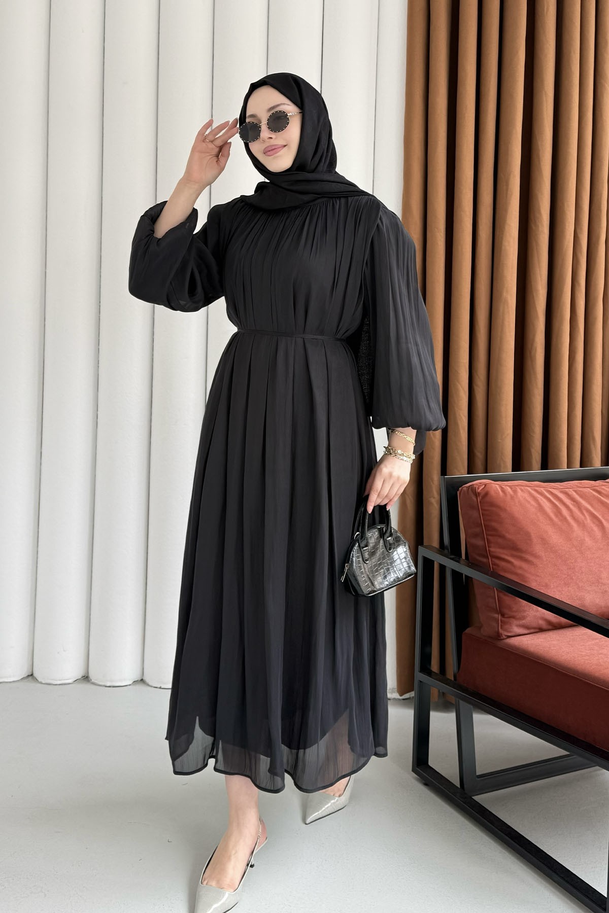 Balon Kol Pile Detay Organze Şifon Tesettür Elbise-SİYAH