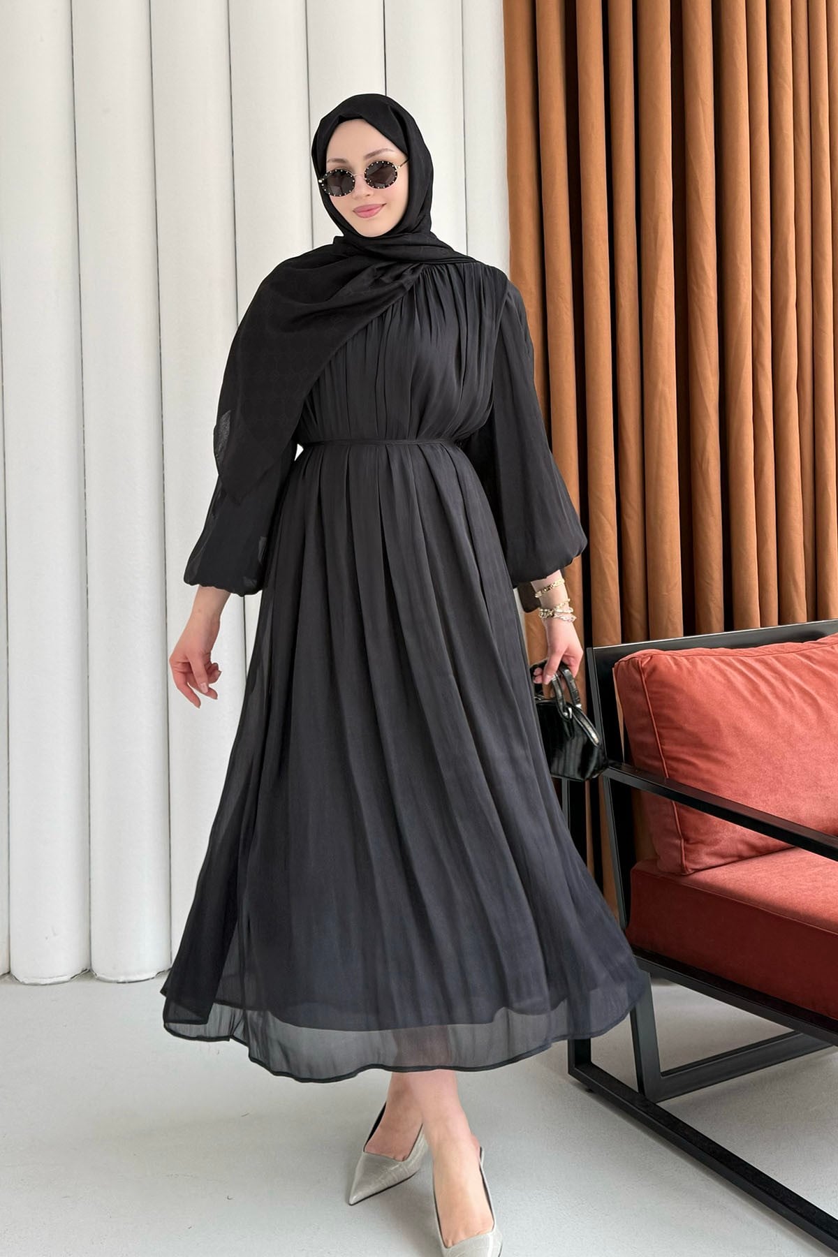 Balon Kol Pile Detay Organze Şifon Tesettür Elbise-SİYAH