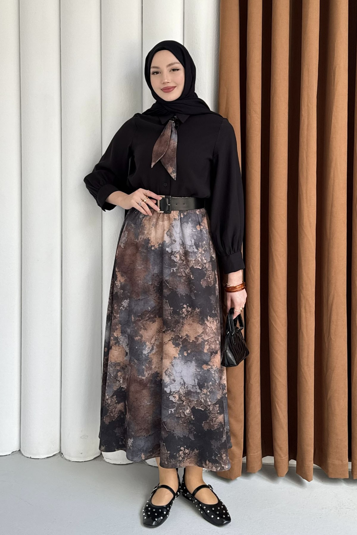 Batik Etek & Fular Yaka Kemerli Tesettür Takım-SİYAH