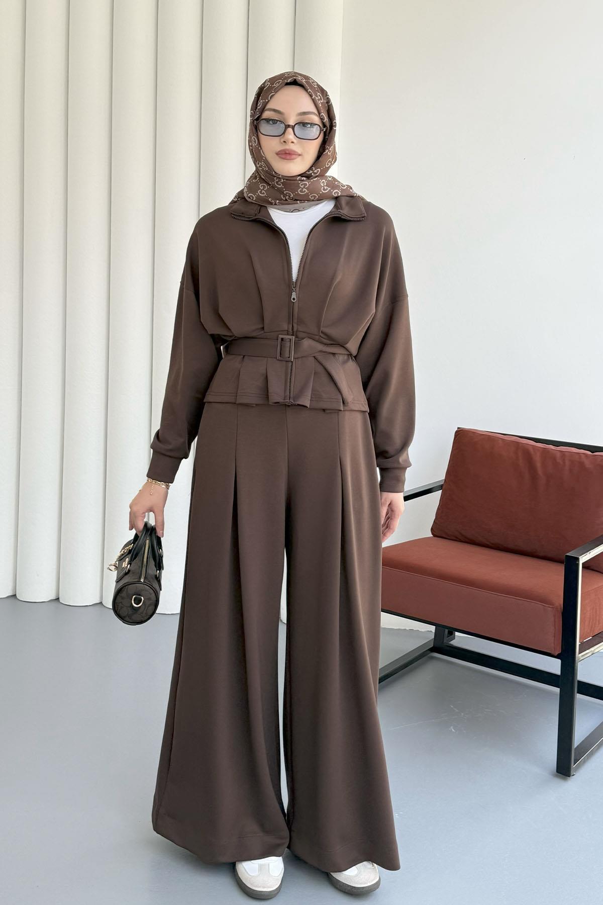 Bel Bağlamalı Önü Fermuarlı Spor Ceketli Tesettür Takım-KAHVERENGİ