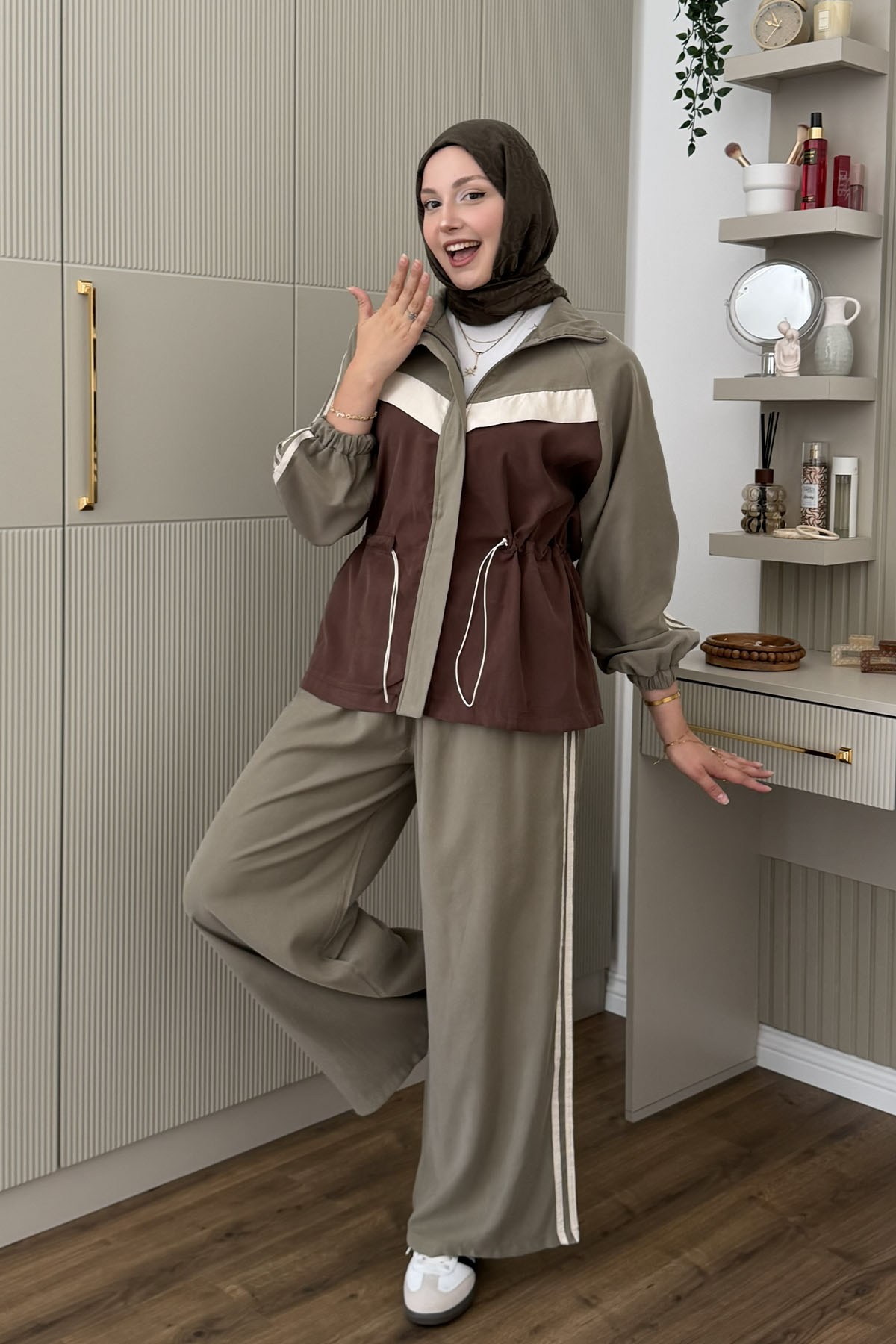 Bel Büzgülü Şerit Detaylı Pantolonlu Tesettür Takım-YEŞİL