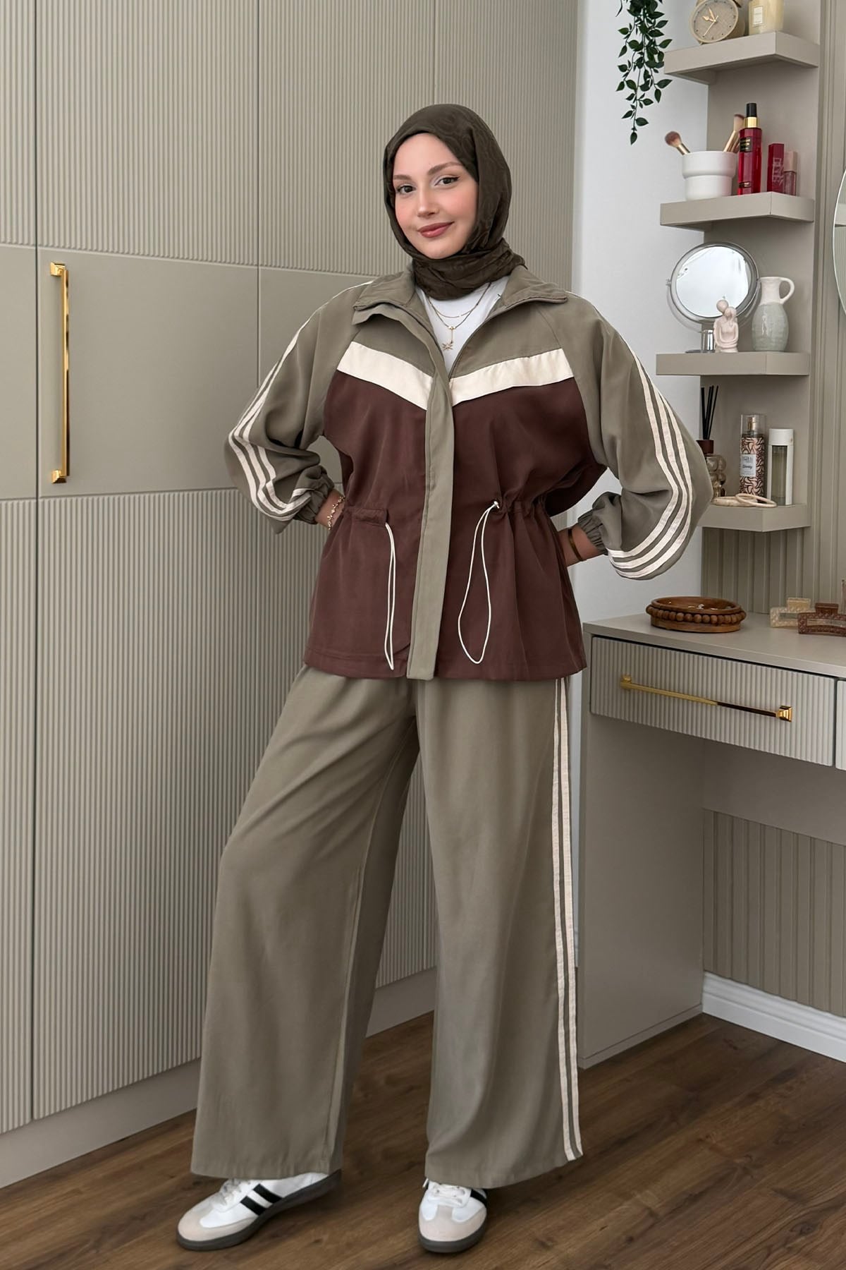 Bel Büzgülü Şerit Detaylı Pantolonlu Tesettür Takım-YEŞİL