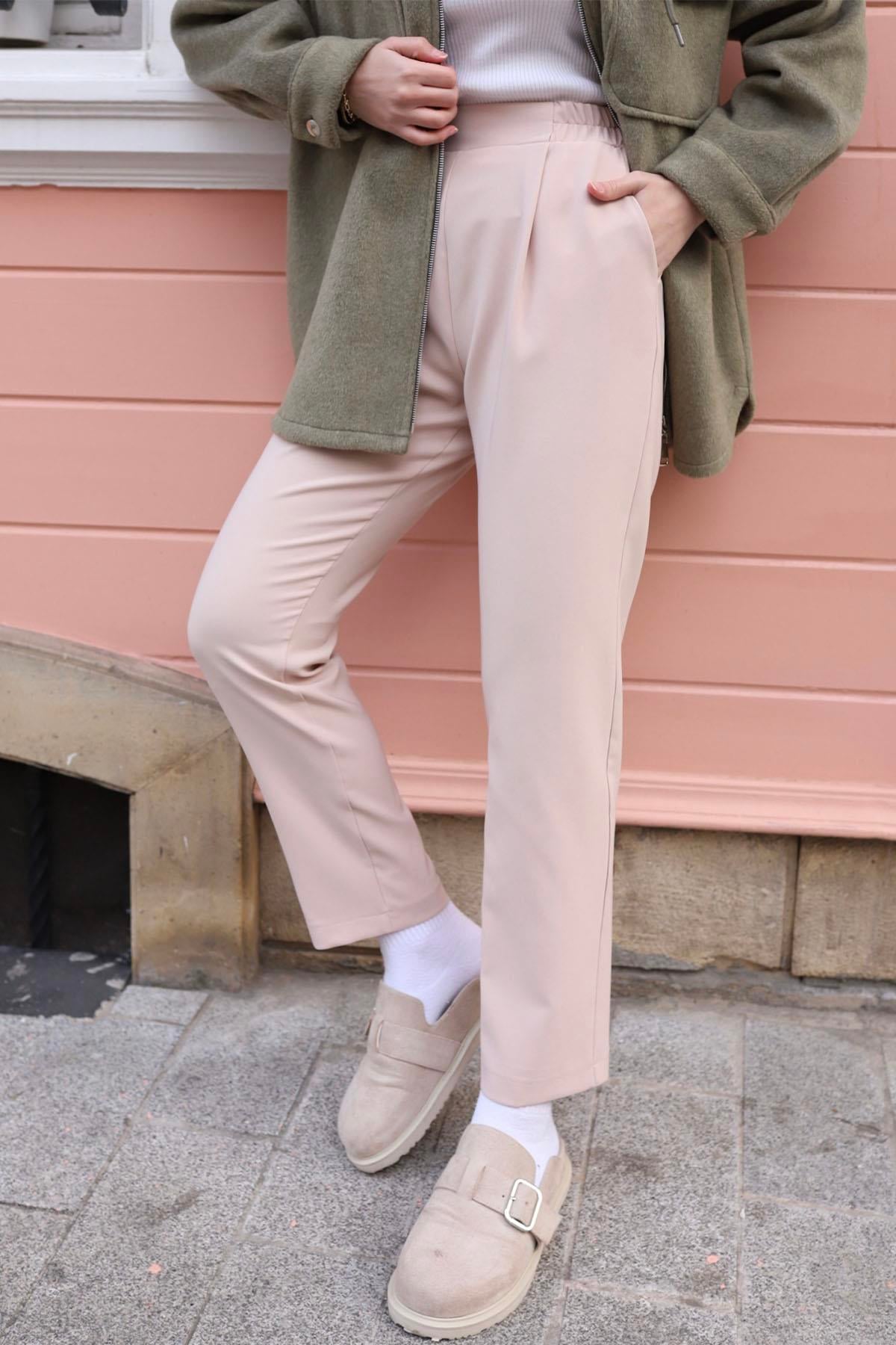 Bel Lastikli Ön Pile Detaylı Havuç Pantolon-TAŞ