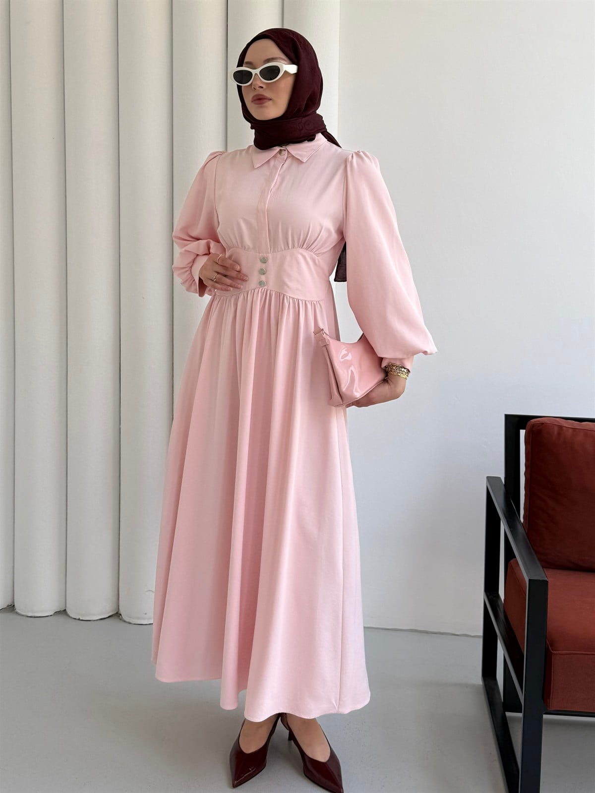 Belden Oturmalı Düğme Detay Tesettür Elbise-PEMBE