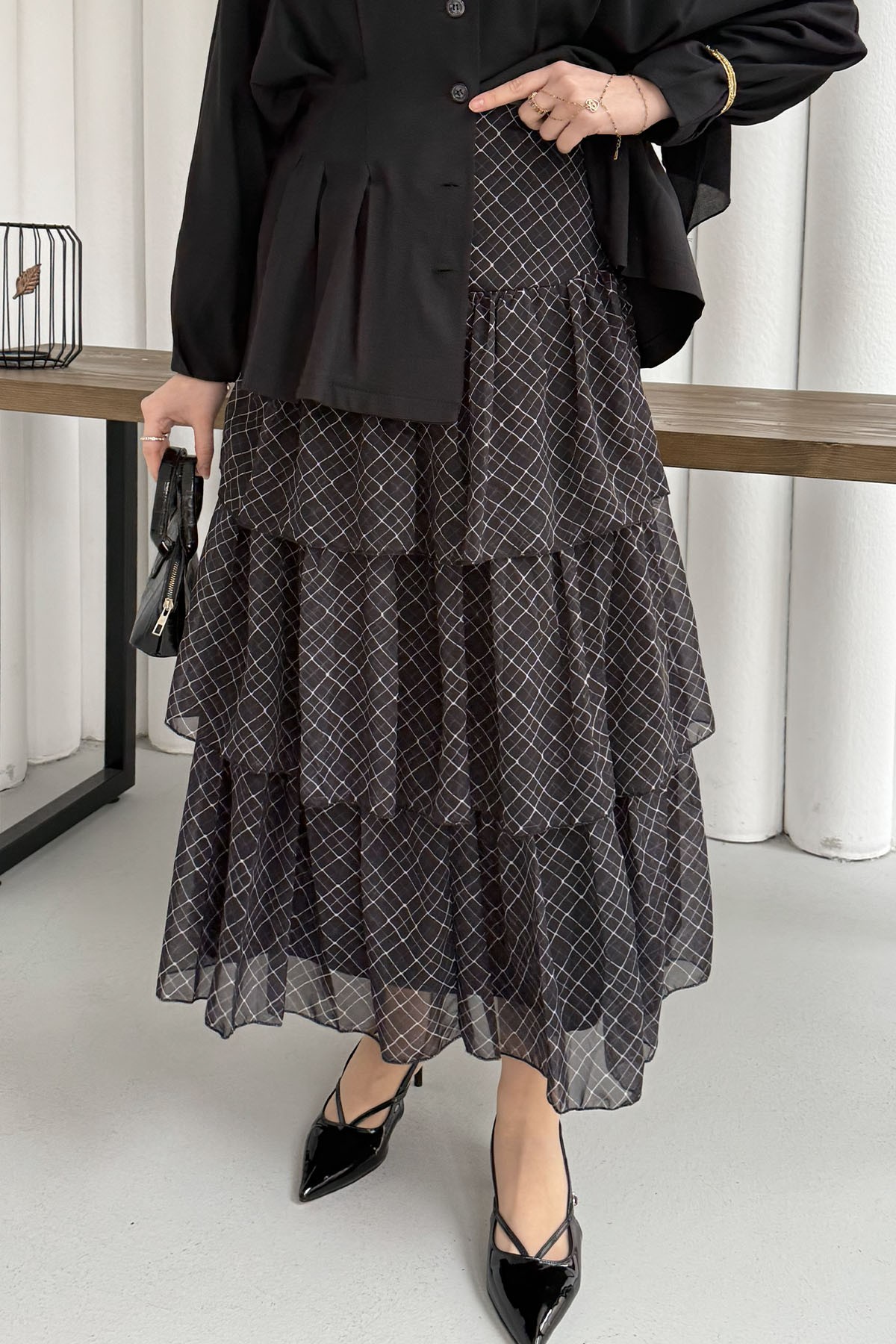 Beli Lastikli Kat Katlı Şifon Etek-SİYAH