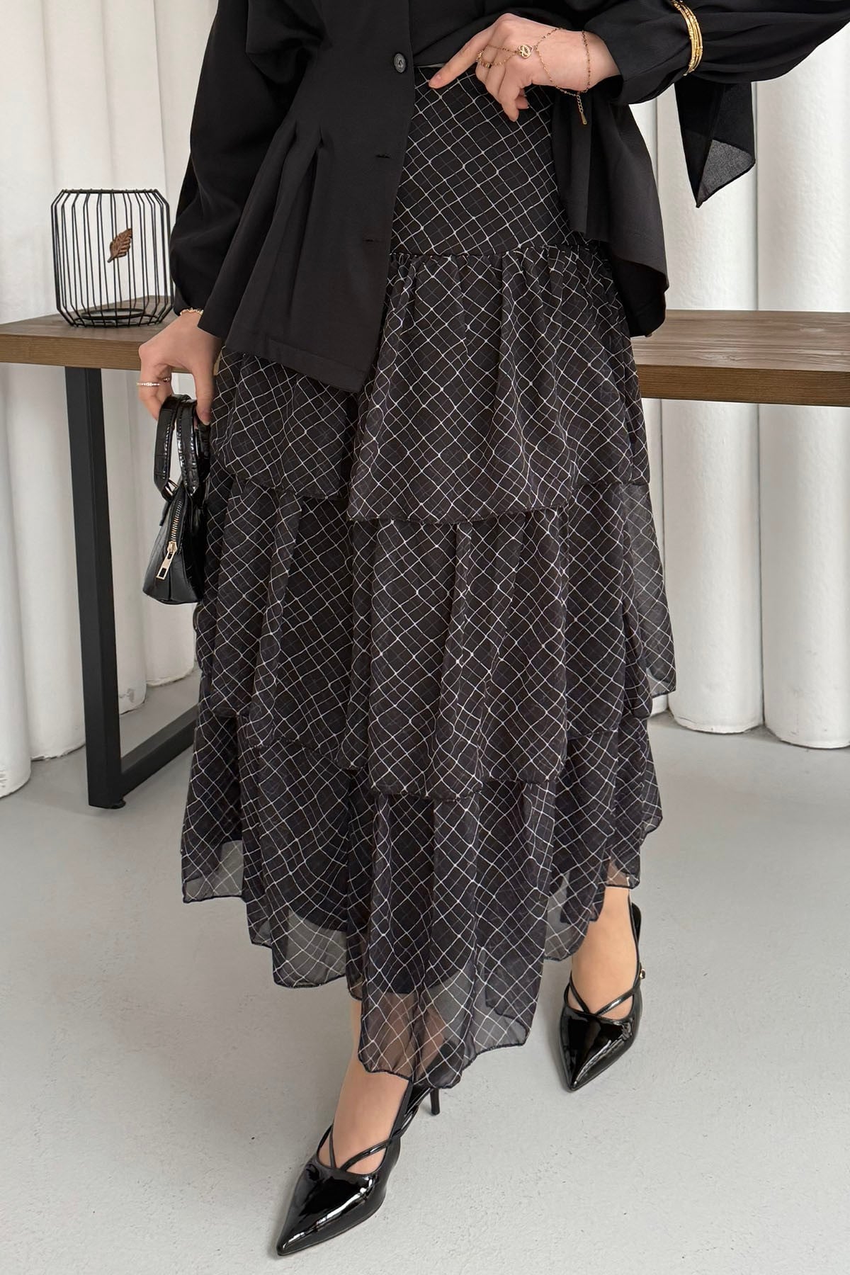 Beli Lastikli Kat Katlı Şifon Etek-SİYAH