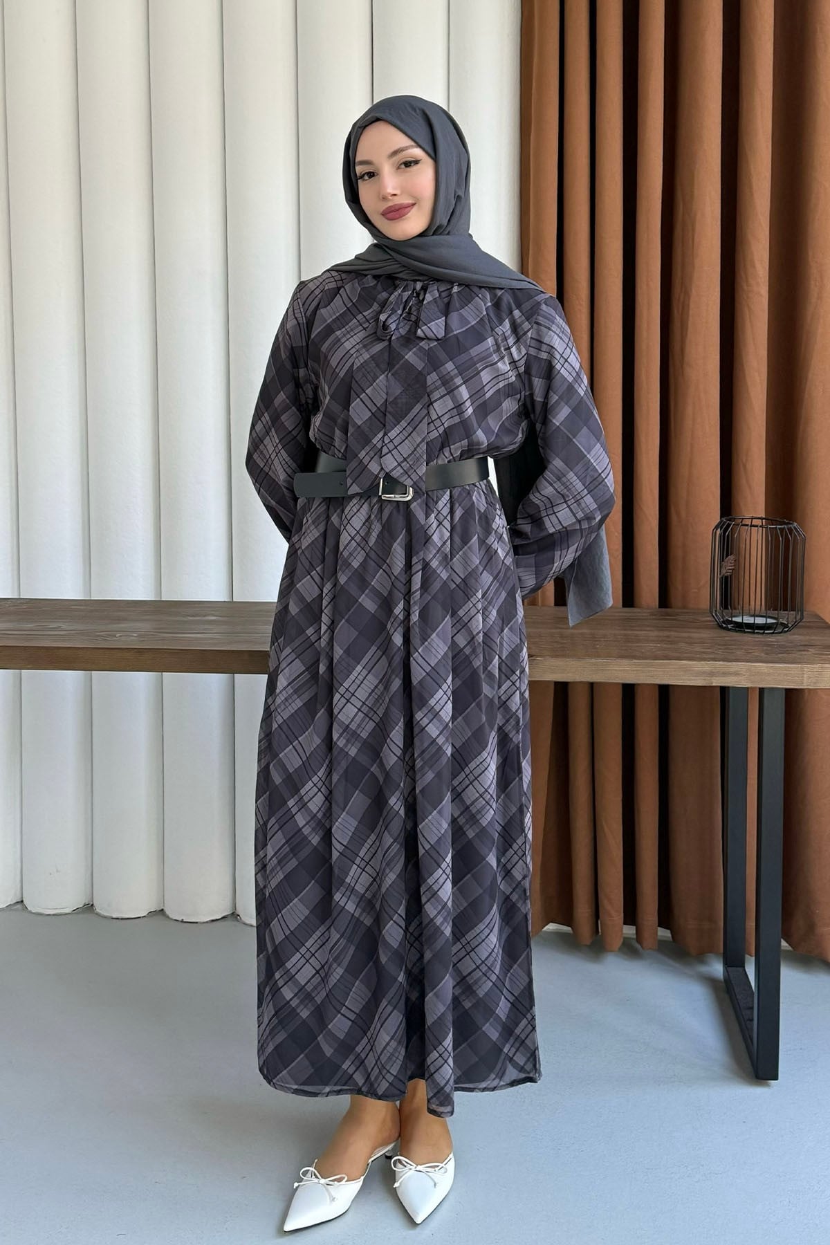 Beli Lastikli & Kemer Detaylı Şifon Tesettür Elbise-SİYAH