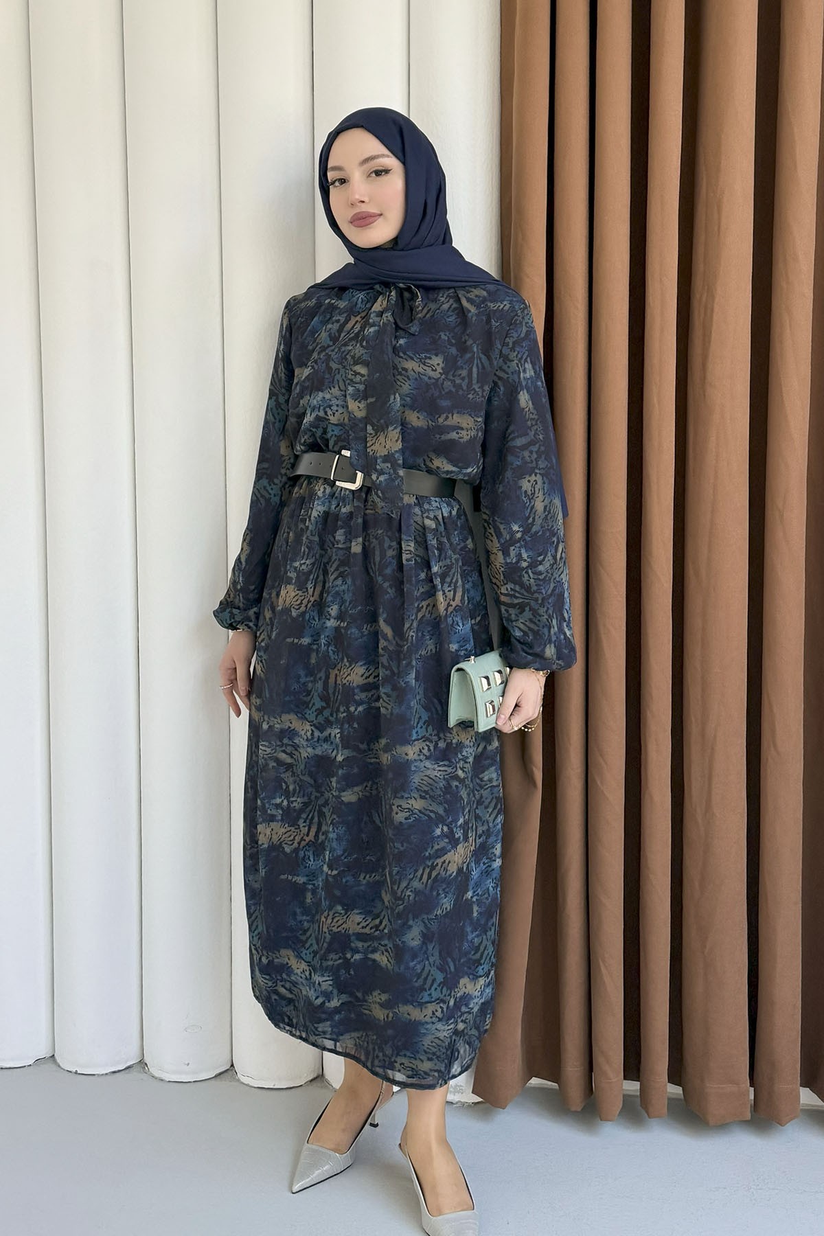 Beli Lastikli & Kemer Detaylı Şifon Tesettür Elbise-LACİVERT