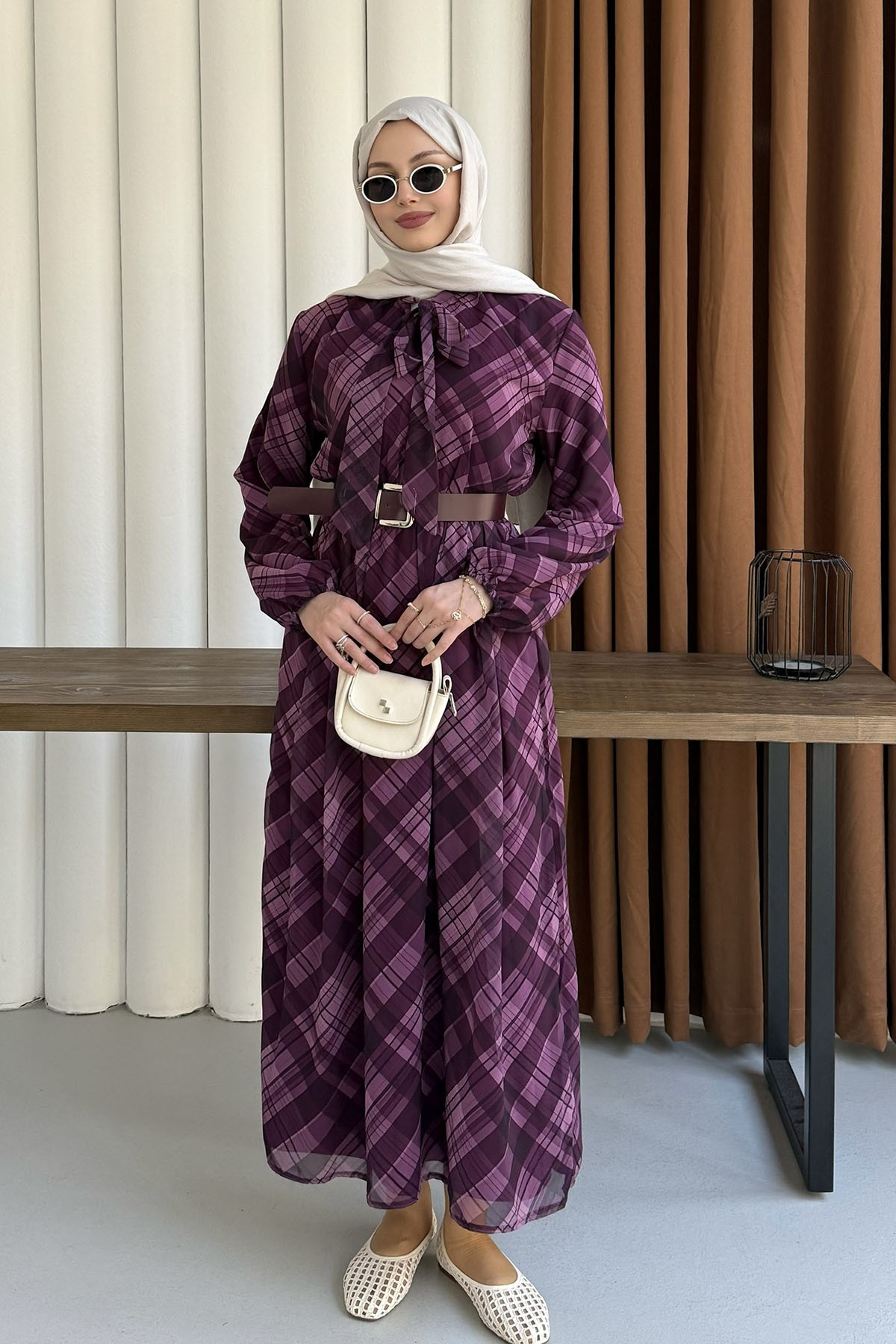 Beli Lastikli & Kemer Detaylı Şifon Tesettür Elbise-MÜRDÜM