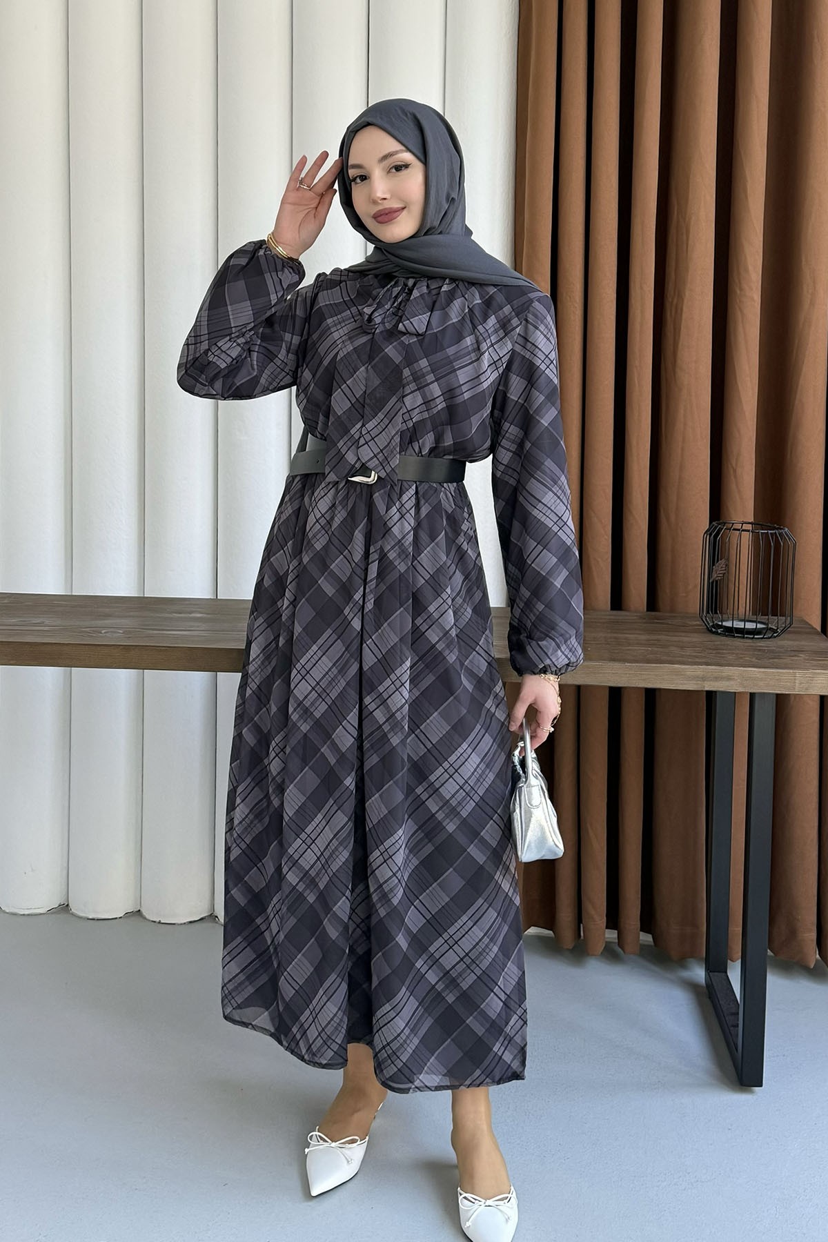 Beli Lastikli & Kemer Detaylı Şifon Tesettür Elbise-SİYAH