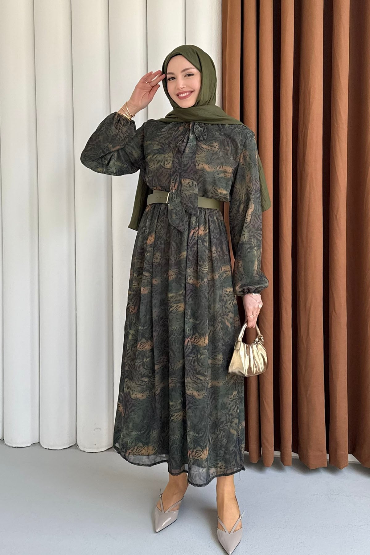 Beli Lastikli & Kemer Detaylı Şifon Tesettür Elbise-YEŞİL