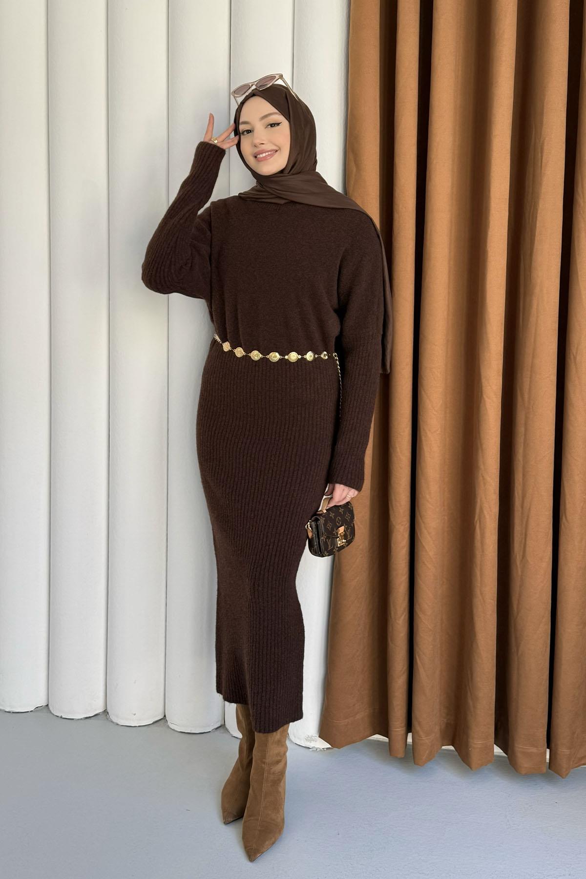 Bisiklet Yaka Yumuşak Dokulu Triko Tesettür Elbise-KAHVERENGİ