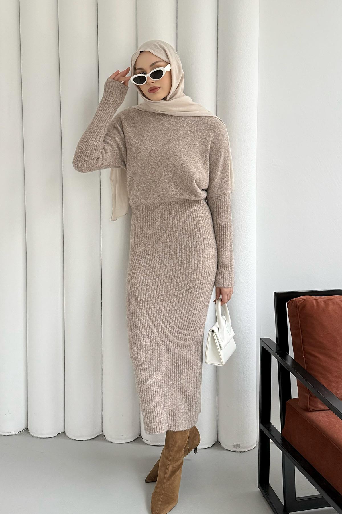 Bisiklet Yaka Yumuşak Dokulu Triko Tesettür Elbise-VİZON