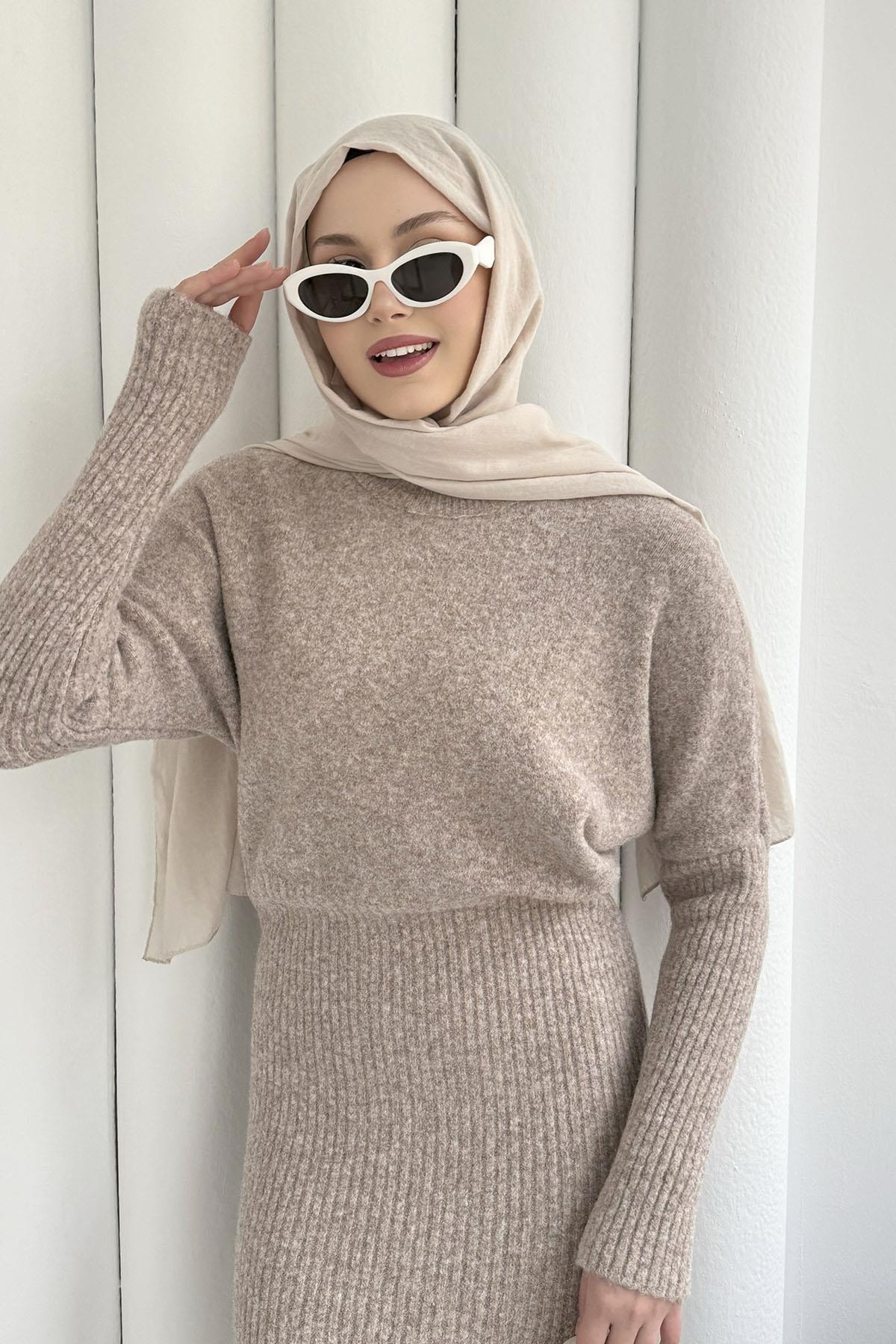 Bisiklet Yaka Yumuşak Dokulu Triko Tesettür Elbise-VİZON